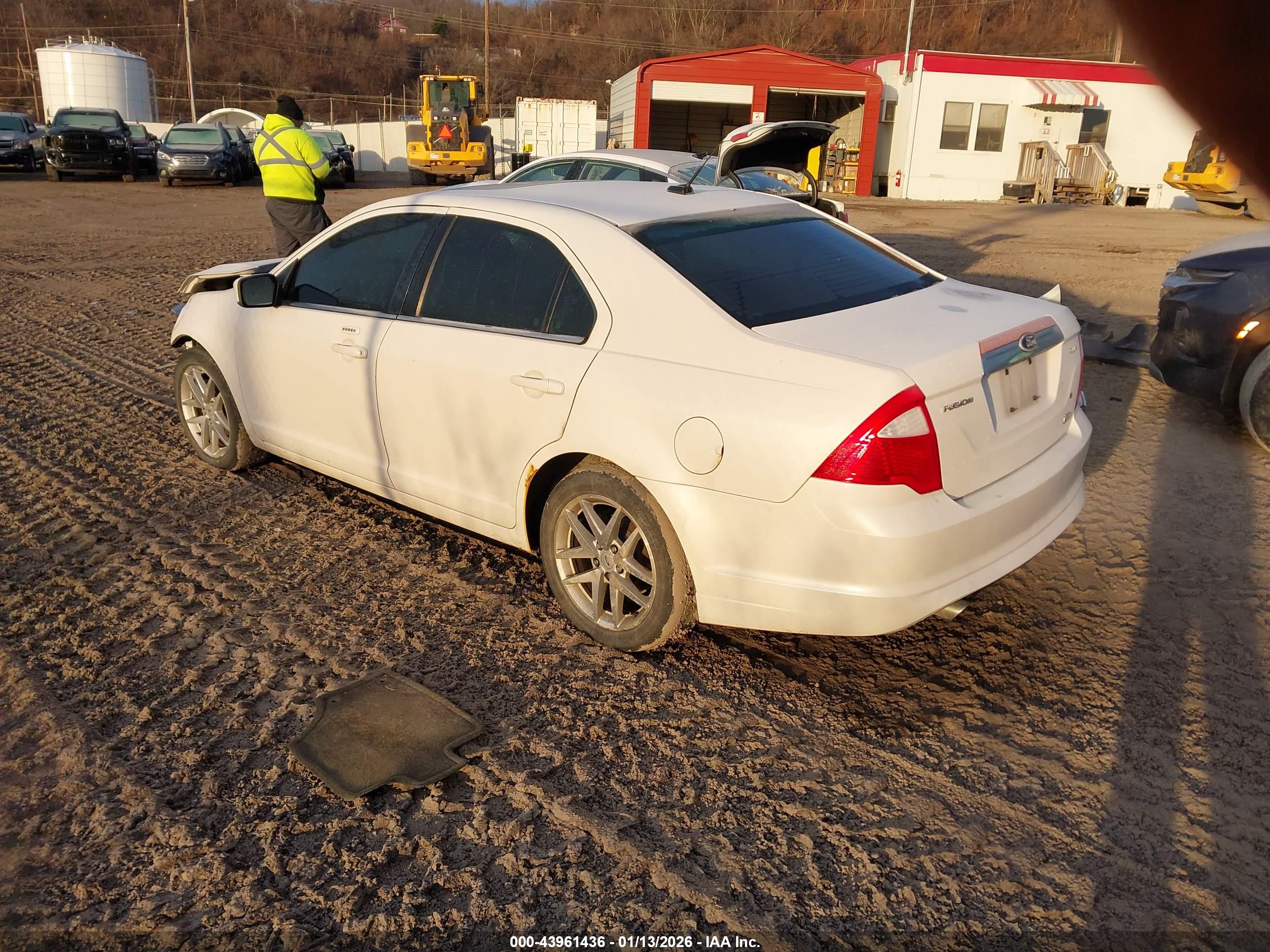 FORD FUSION image 3