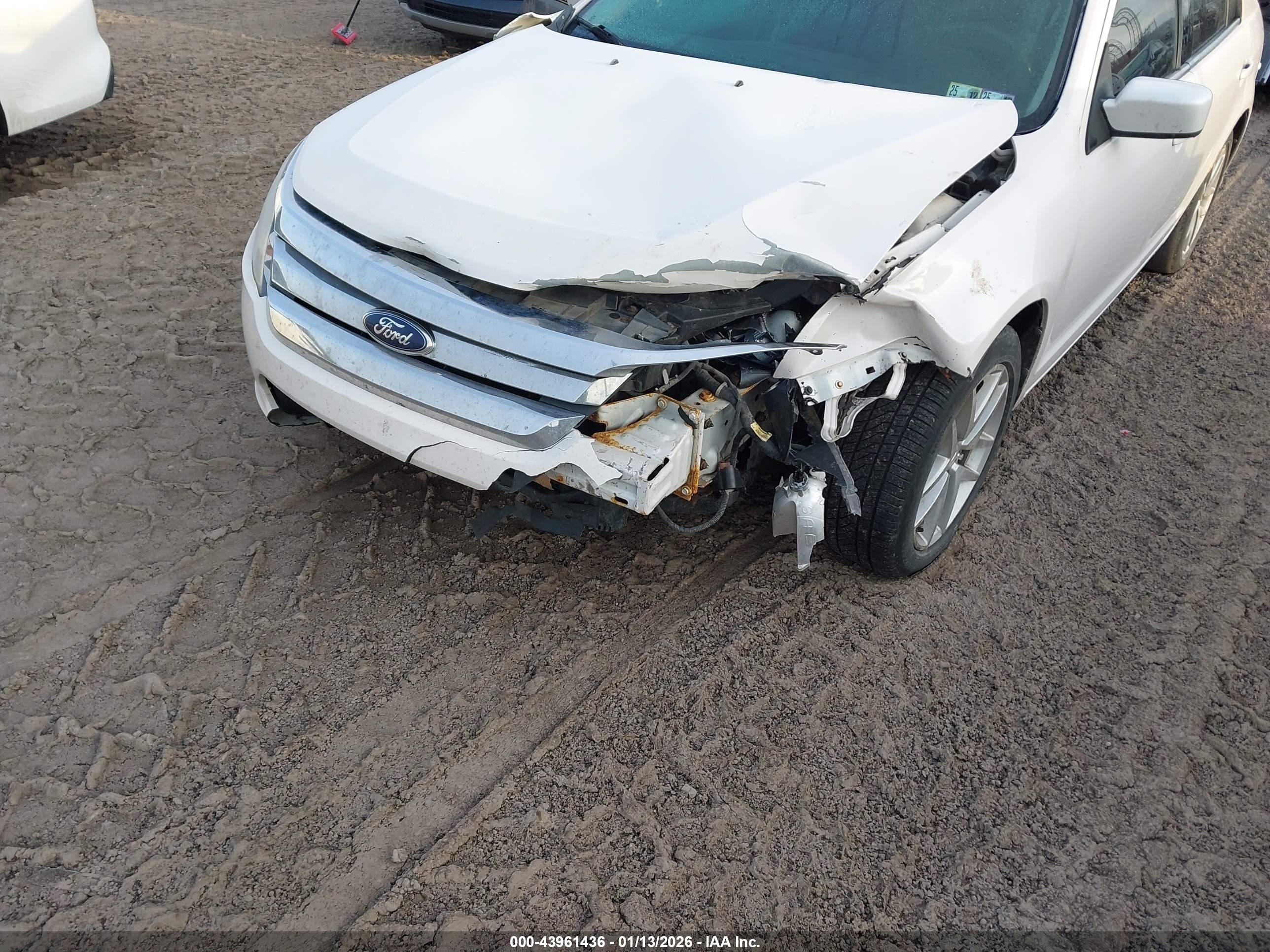 FORD FUSION image 6