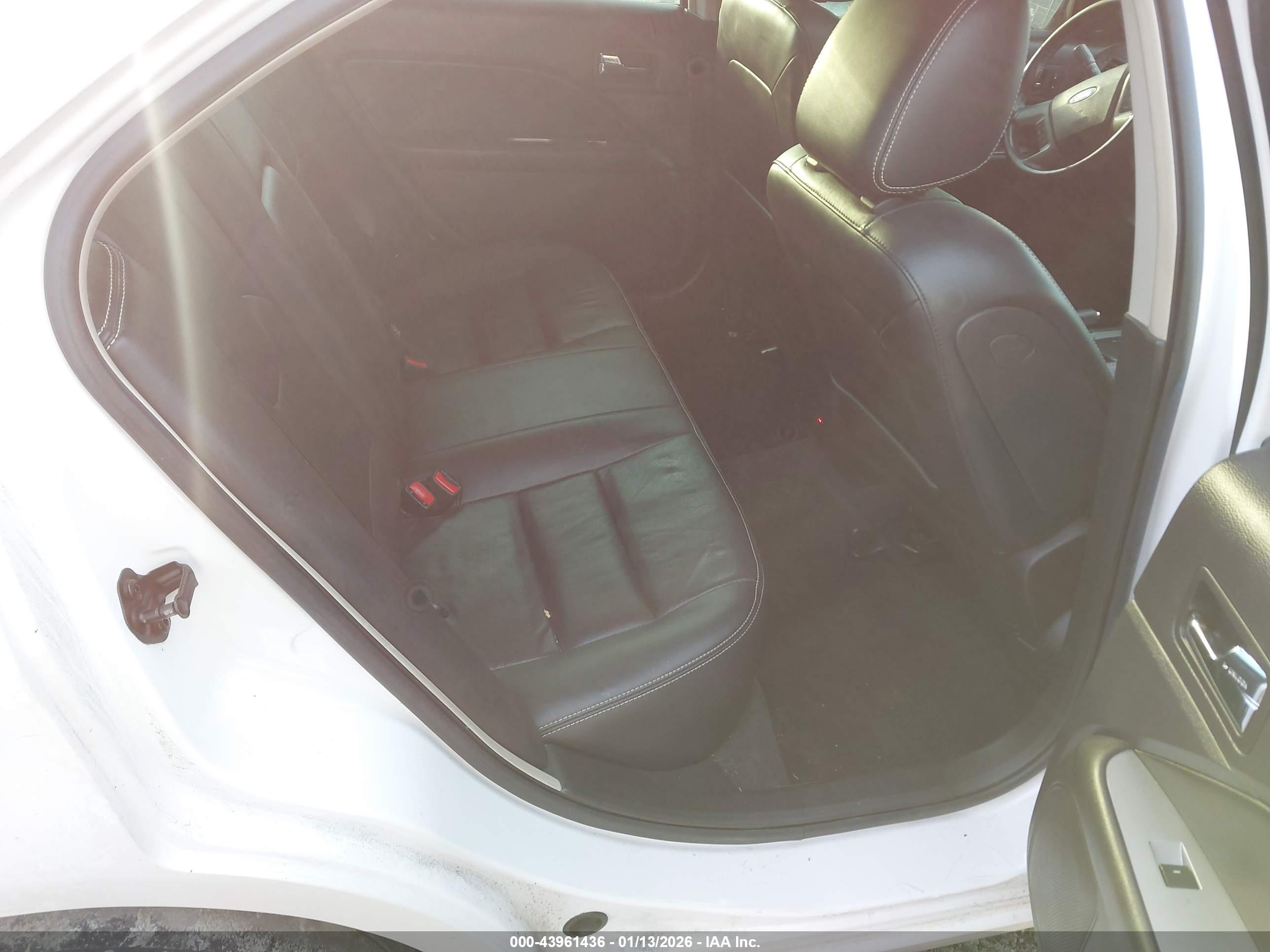 FORD FUSION image 8