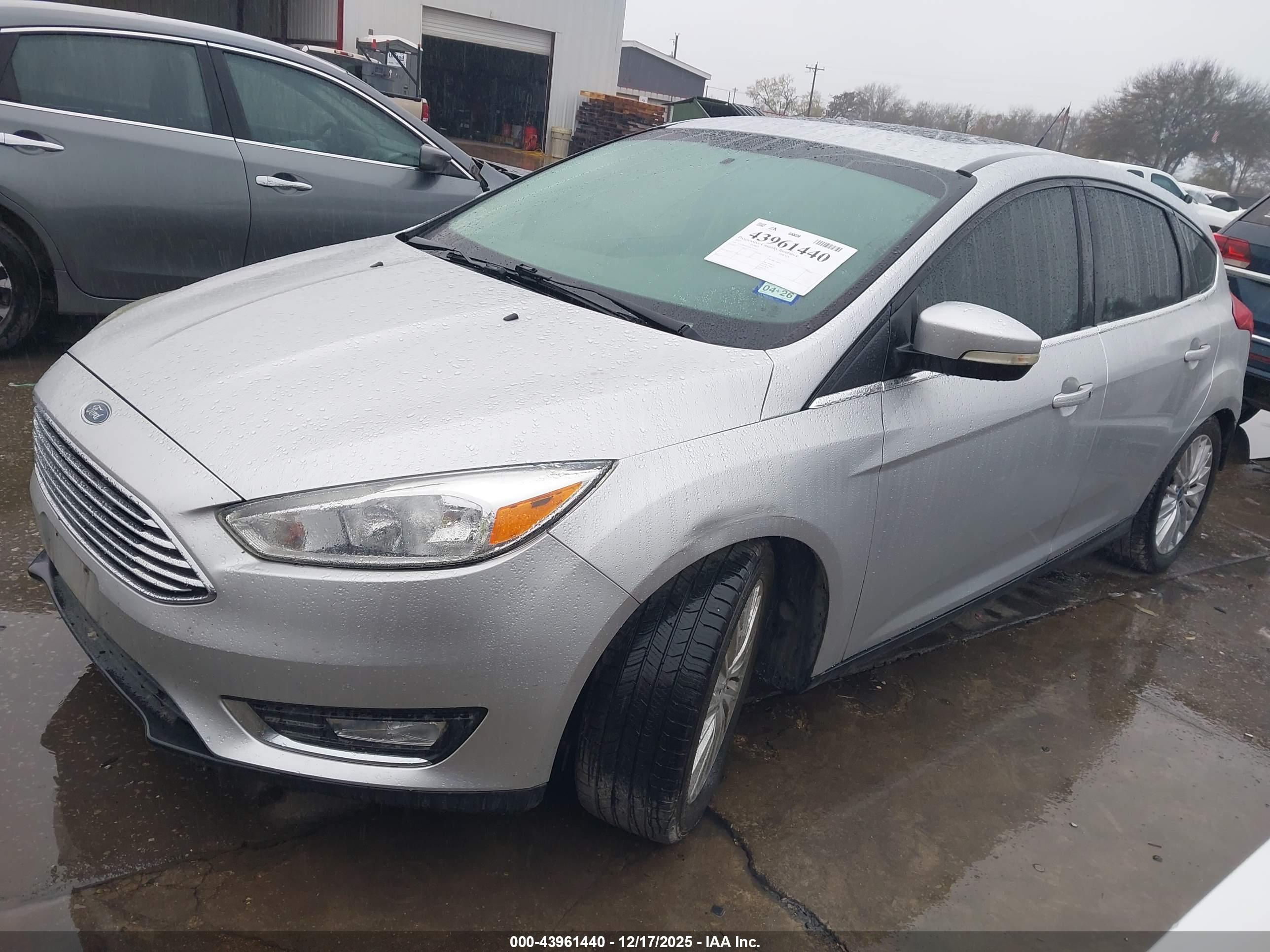 FORD FOCUS image 2
