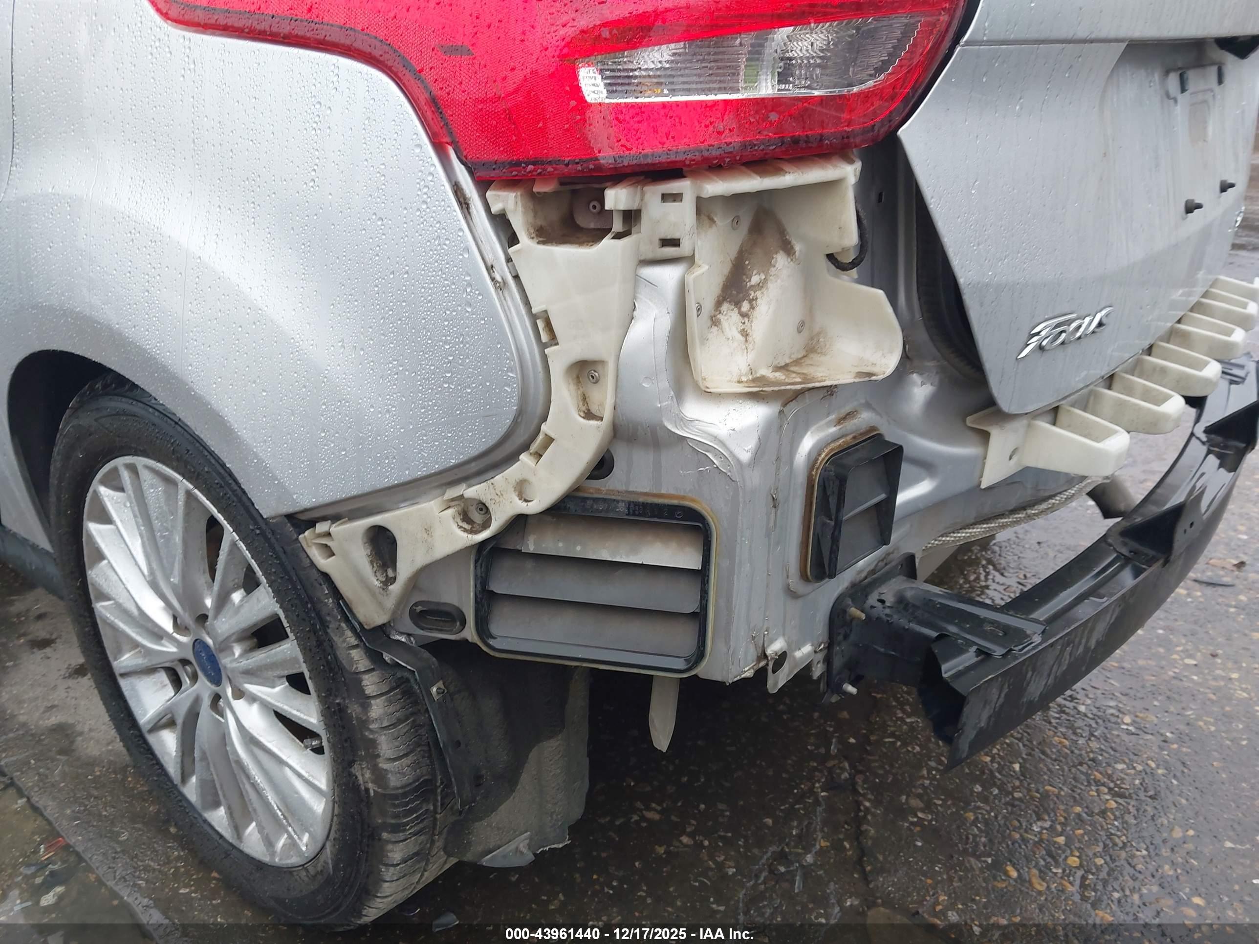 FORD FOCUS image 6
