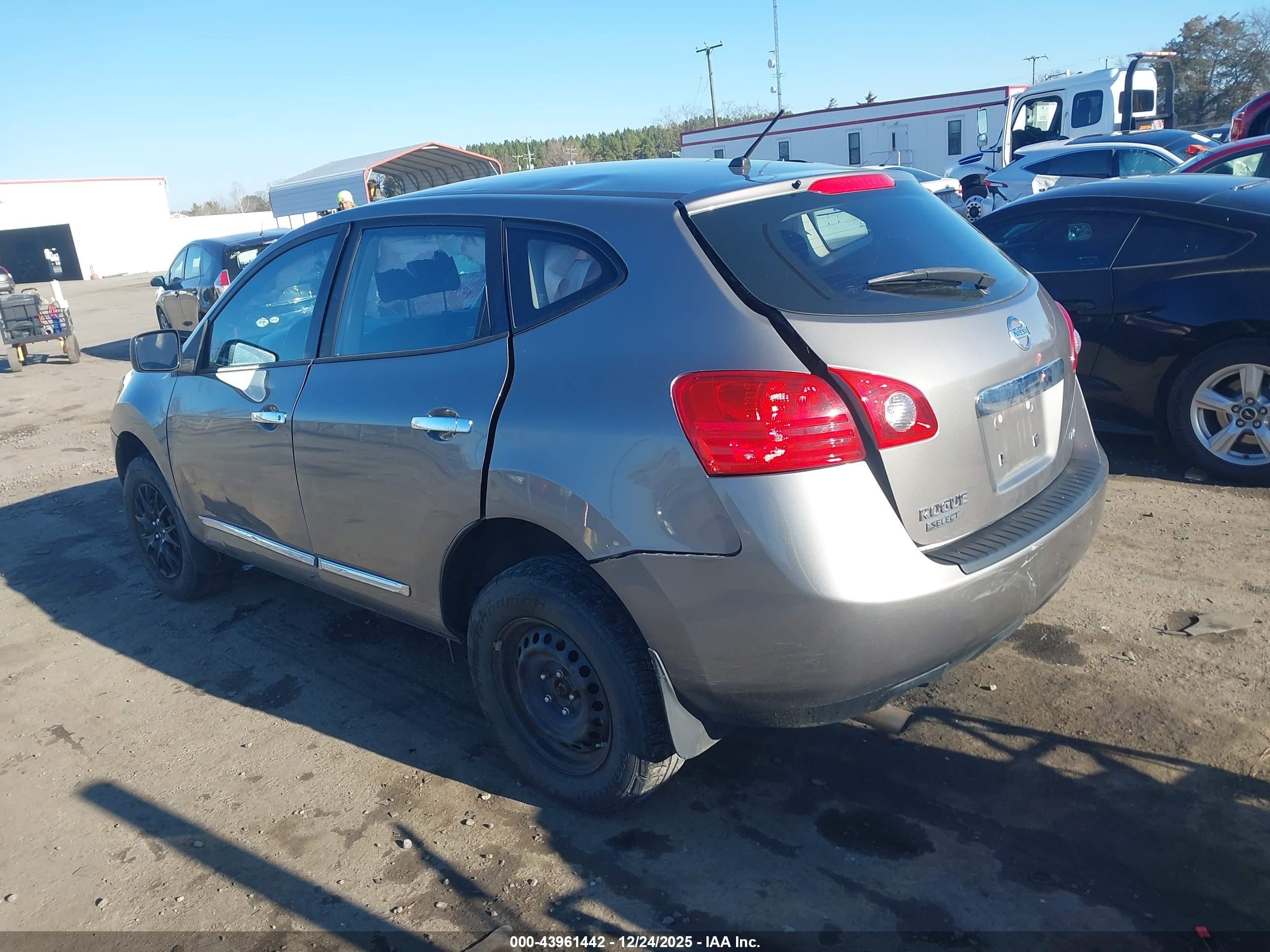 NISSAN ROGUE image 3