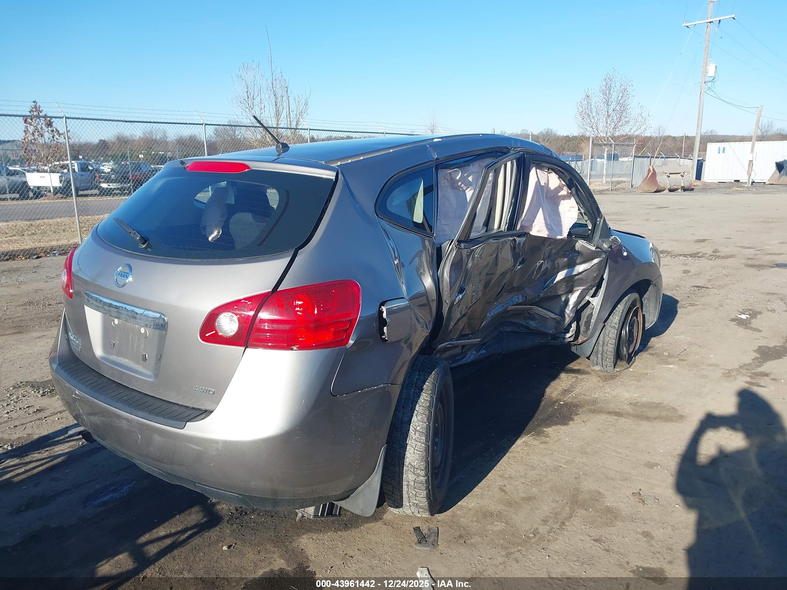 NISSAN ROGUE image 4