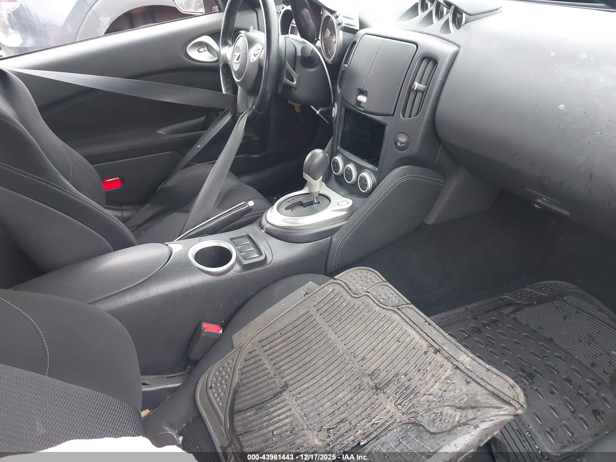 NISSAN 370Z image 5