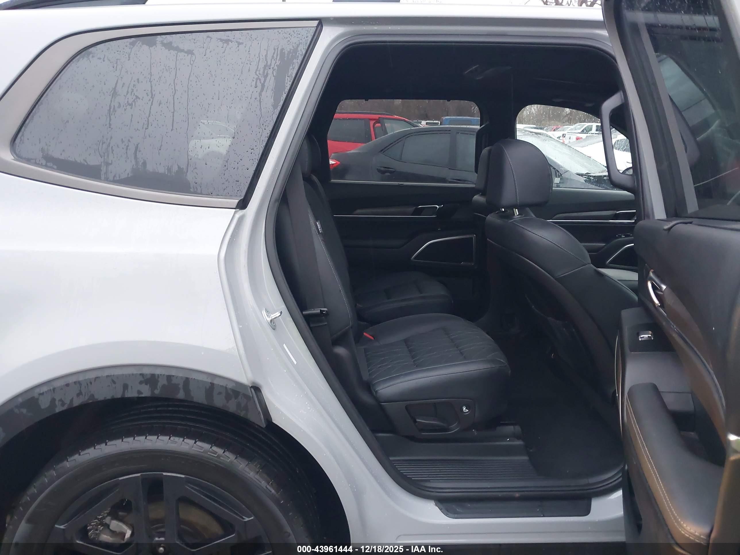 KIA TELLURIDE image 8