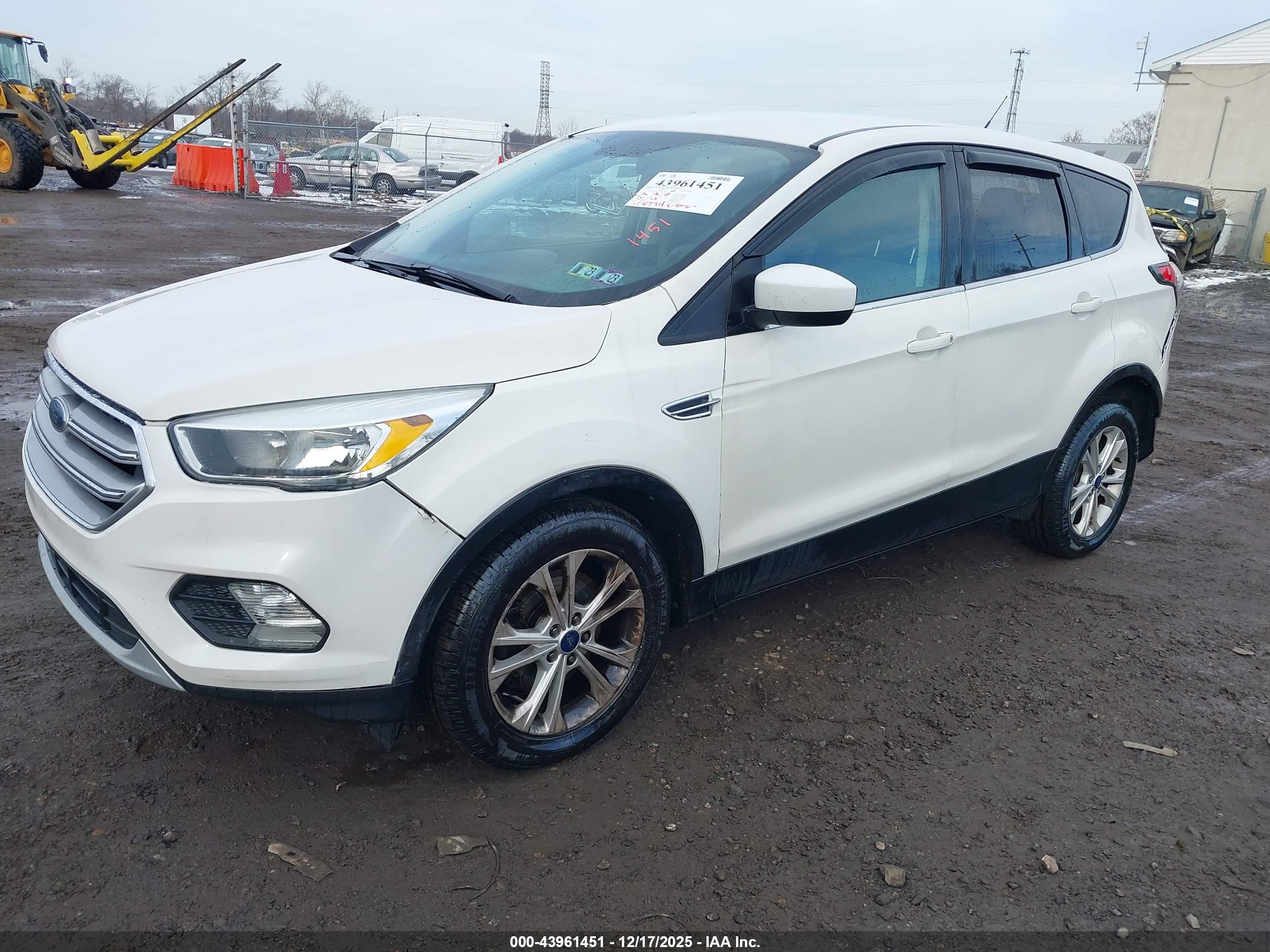 FORD ESCAPE image 2