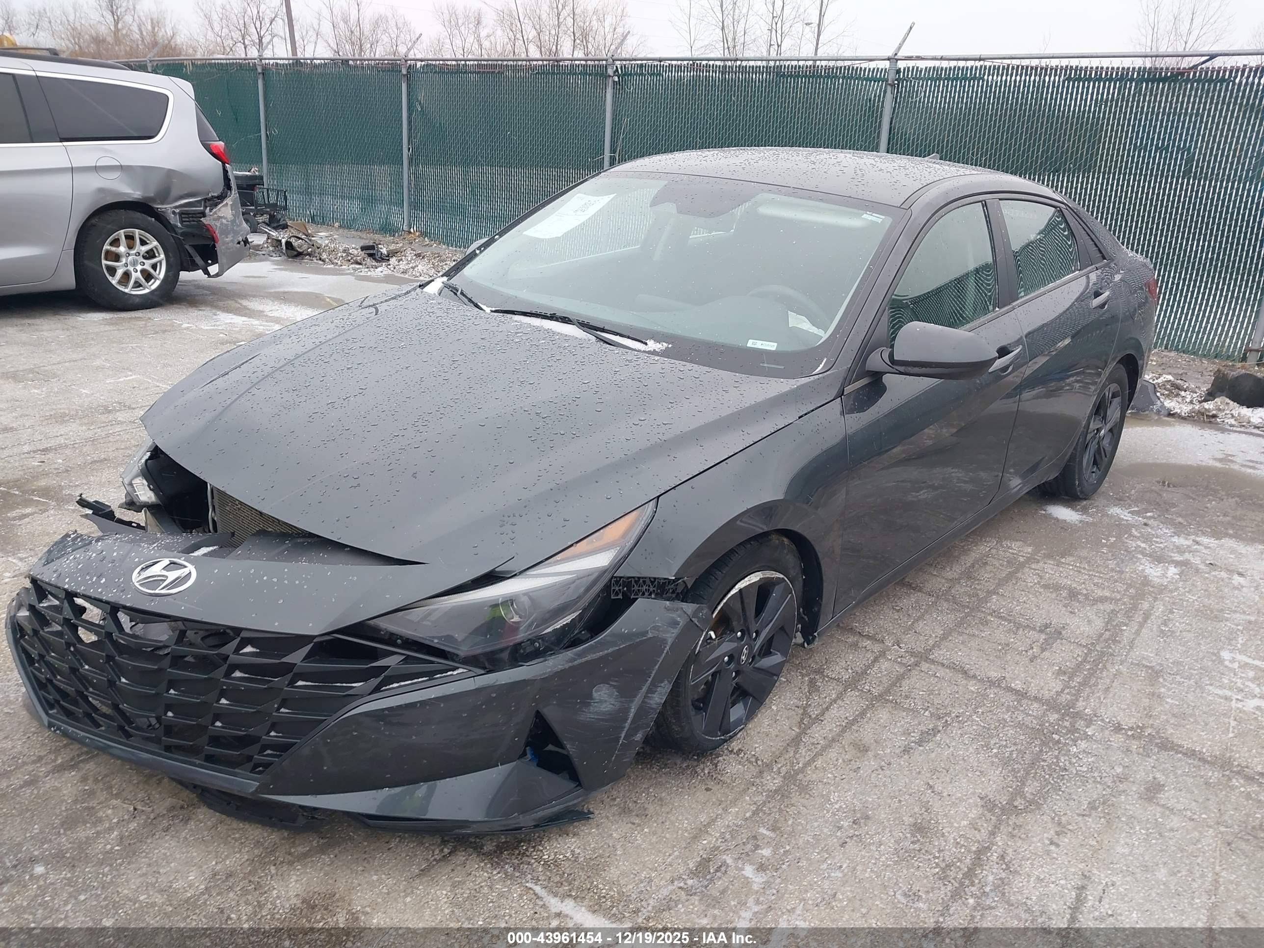 HYUNDAI ELANTRA image 2
