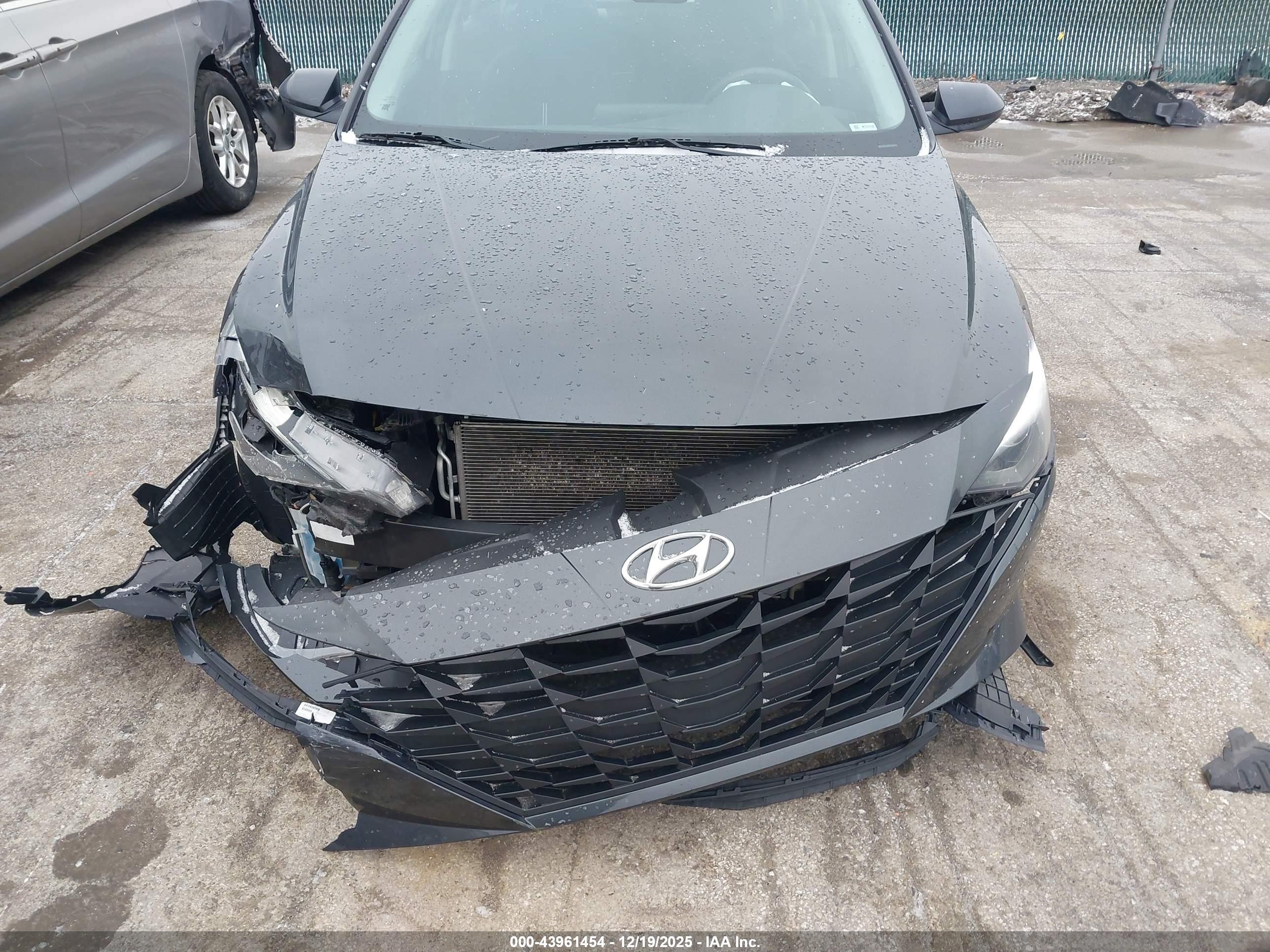 HYUNDAI ELANTRA image 6