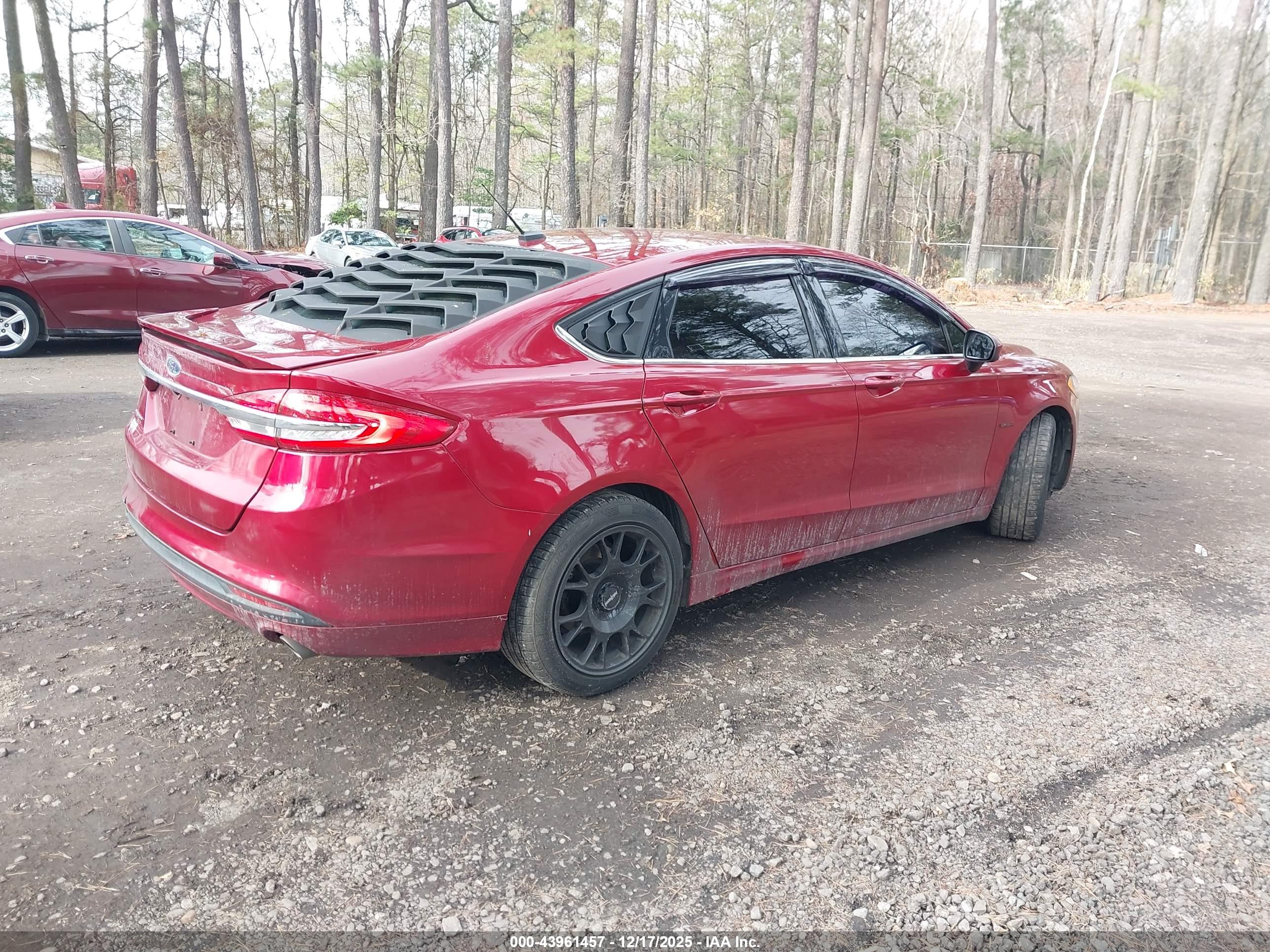 FORD FUSION image 4