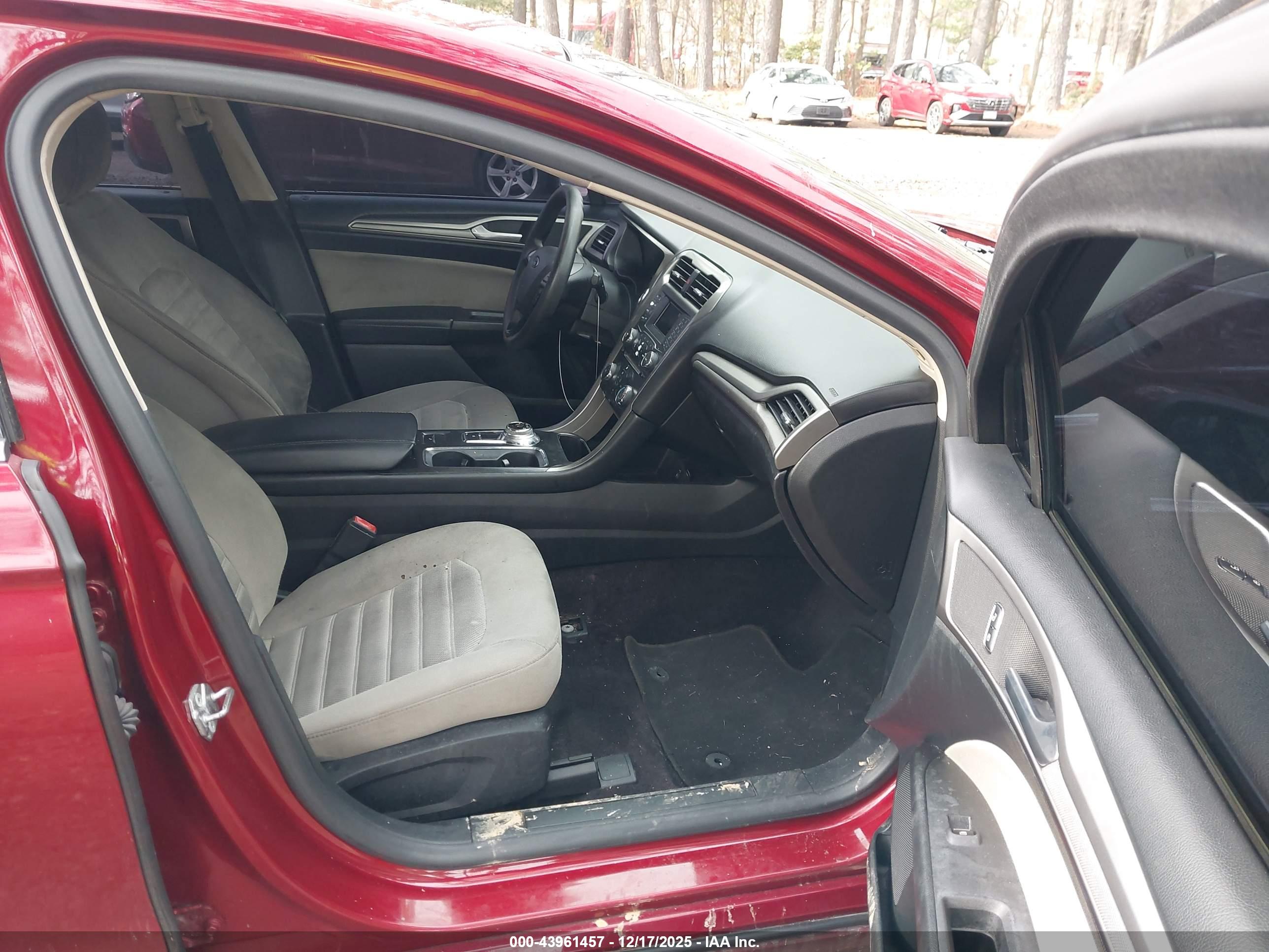 FORD FUSION image 5