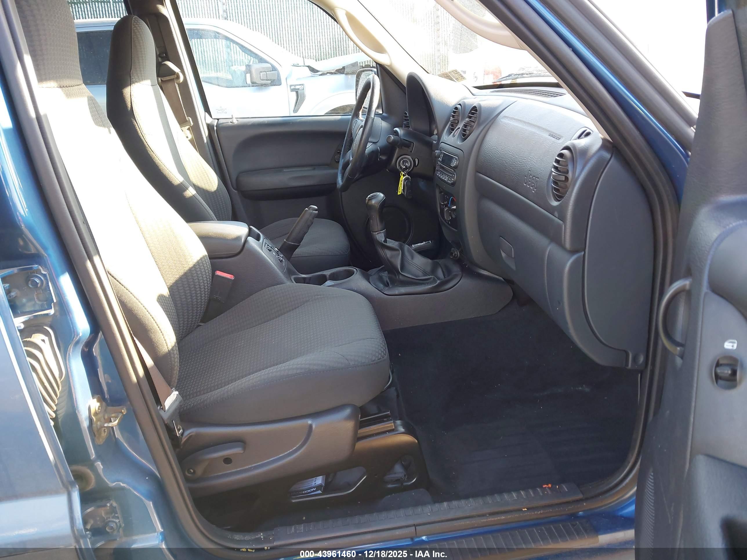 JEEP LIBERTY image 5