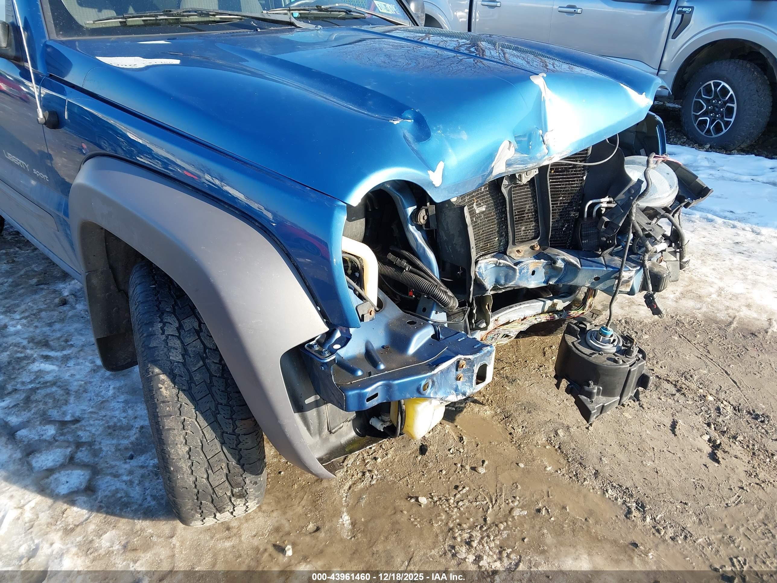JEEP LIBERTY image 6