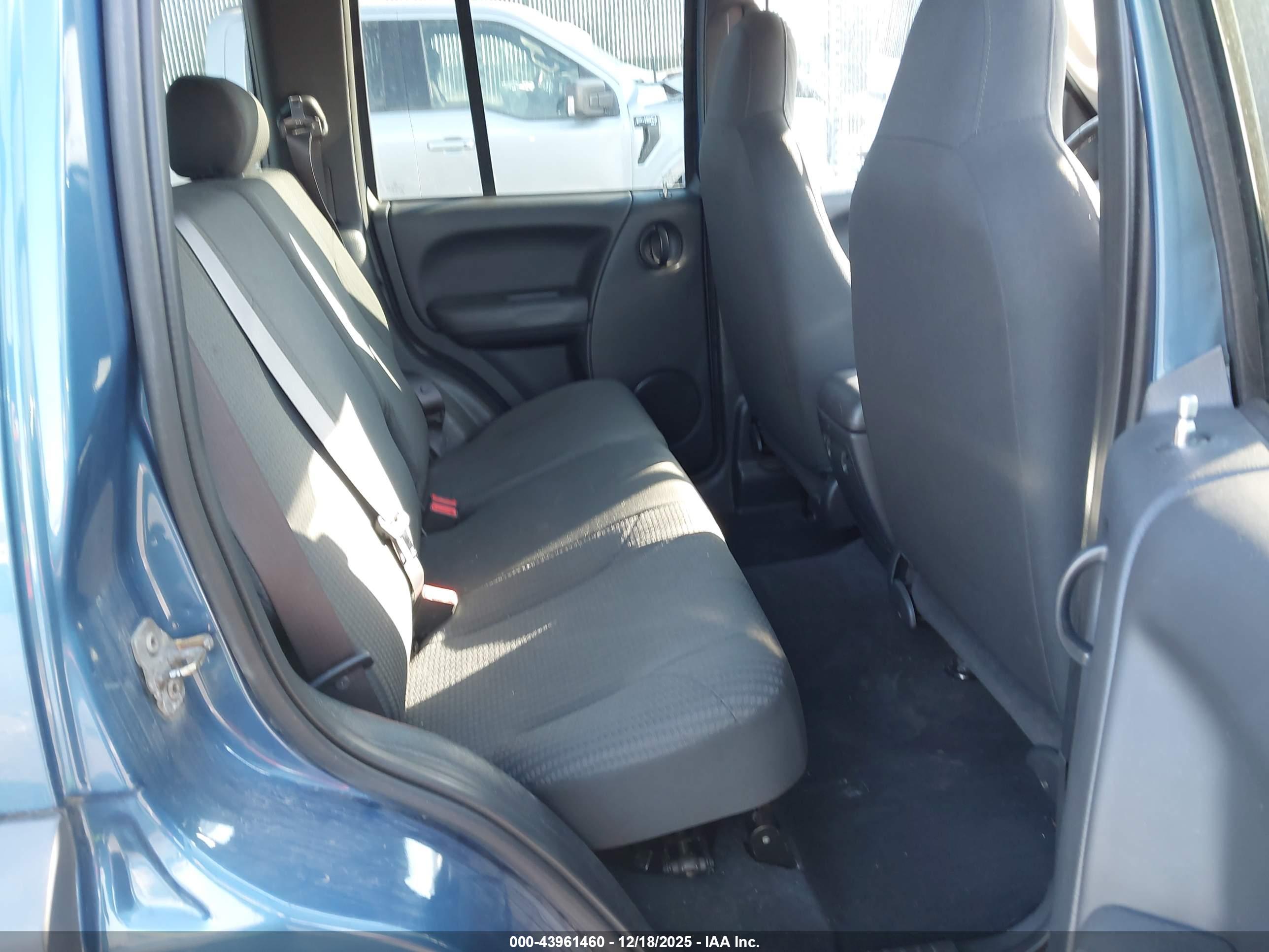 JEEP LIBERTY image 8