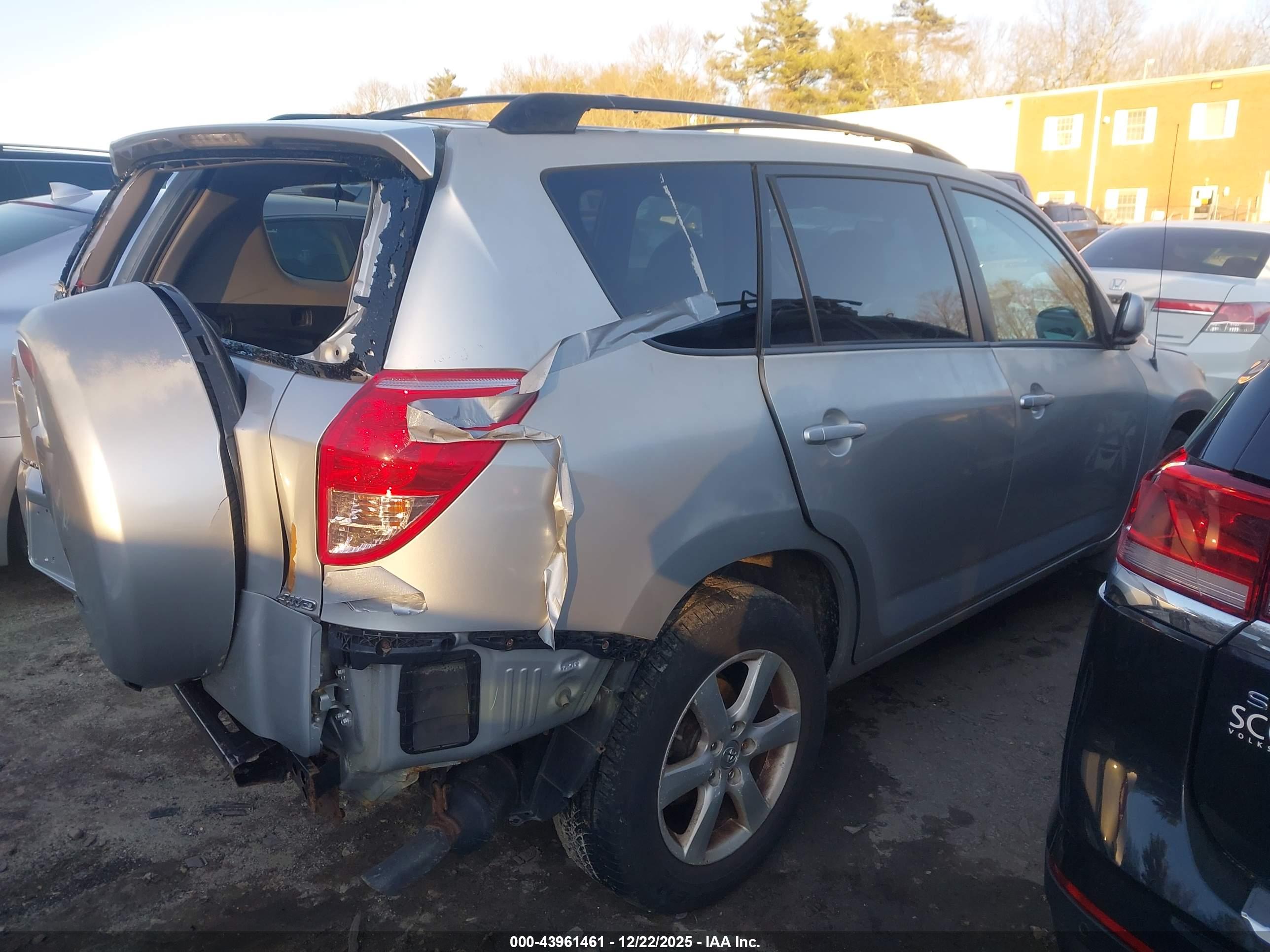 TOYOTA RAV4 image 4