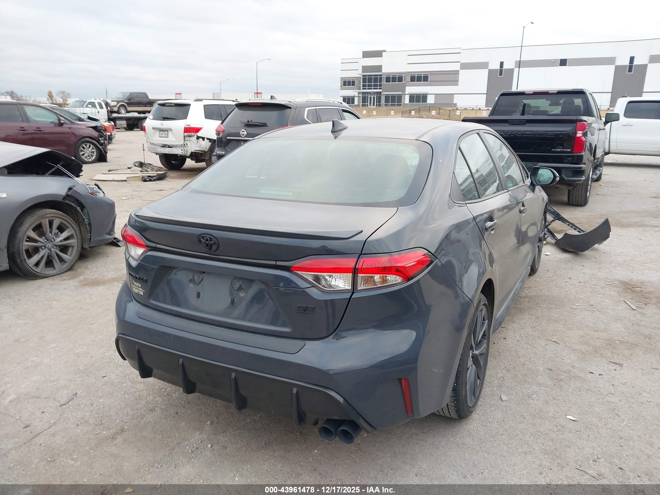 TOYOTA COROLLA image 4