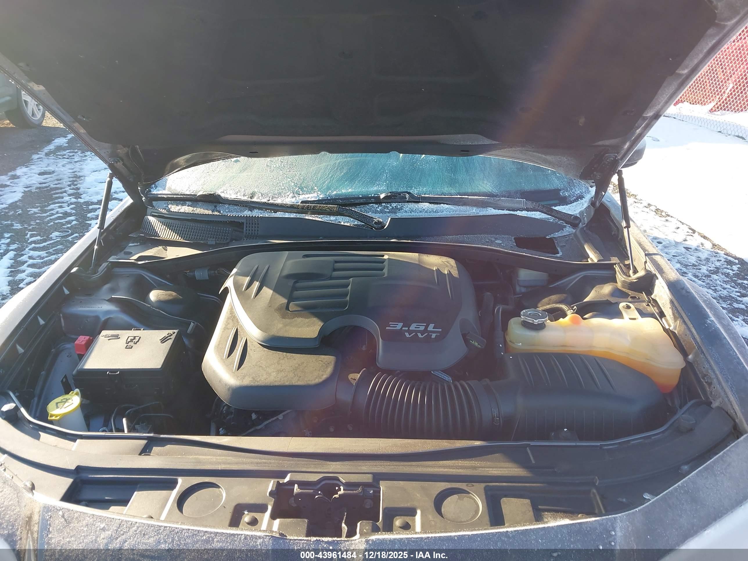 CHRYSLER 300 image 10