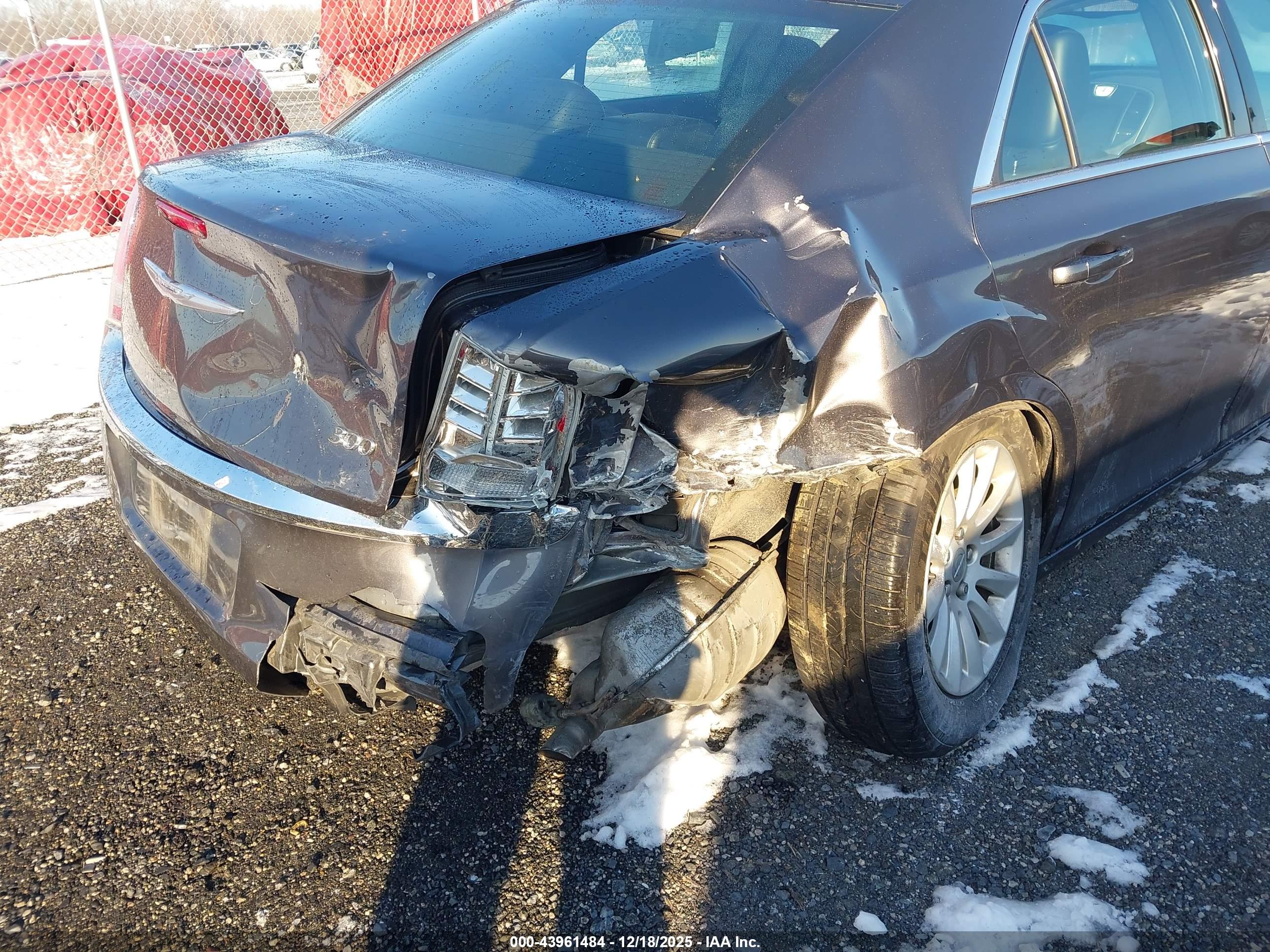 CHRYSLER 300 image 6