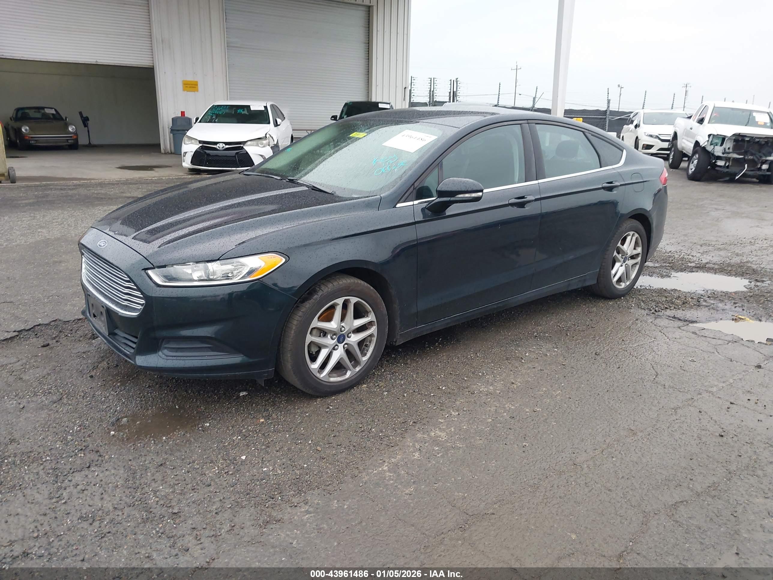FORD FUSION image 2
