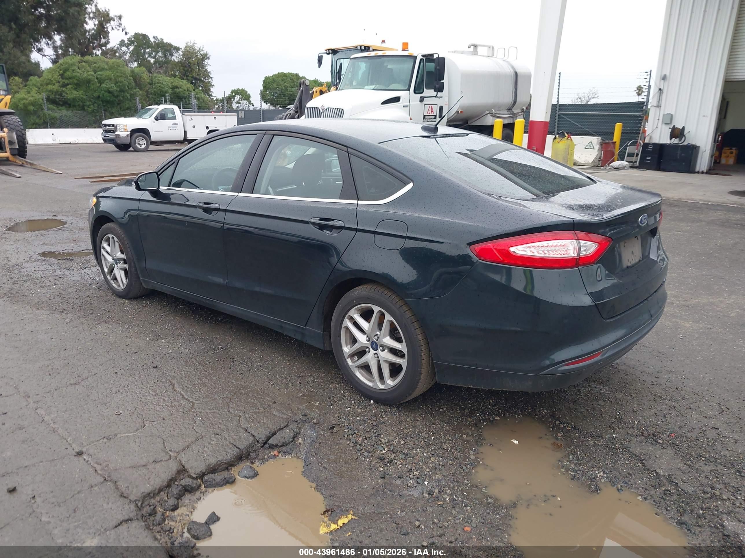 FORD FUSION image 3