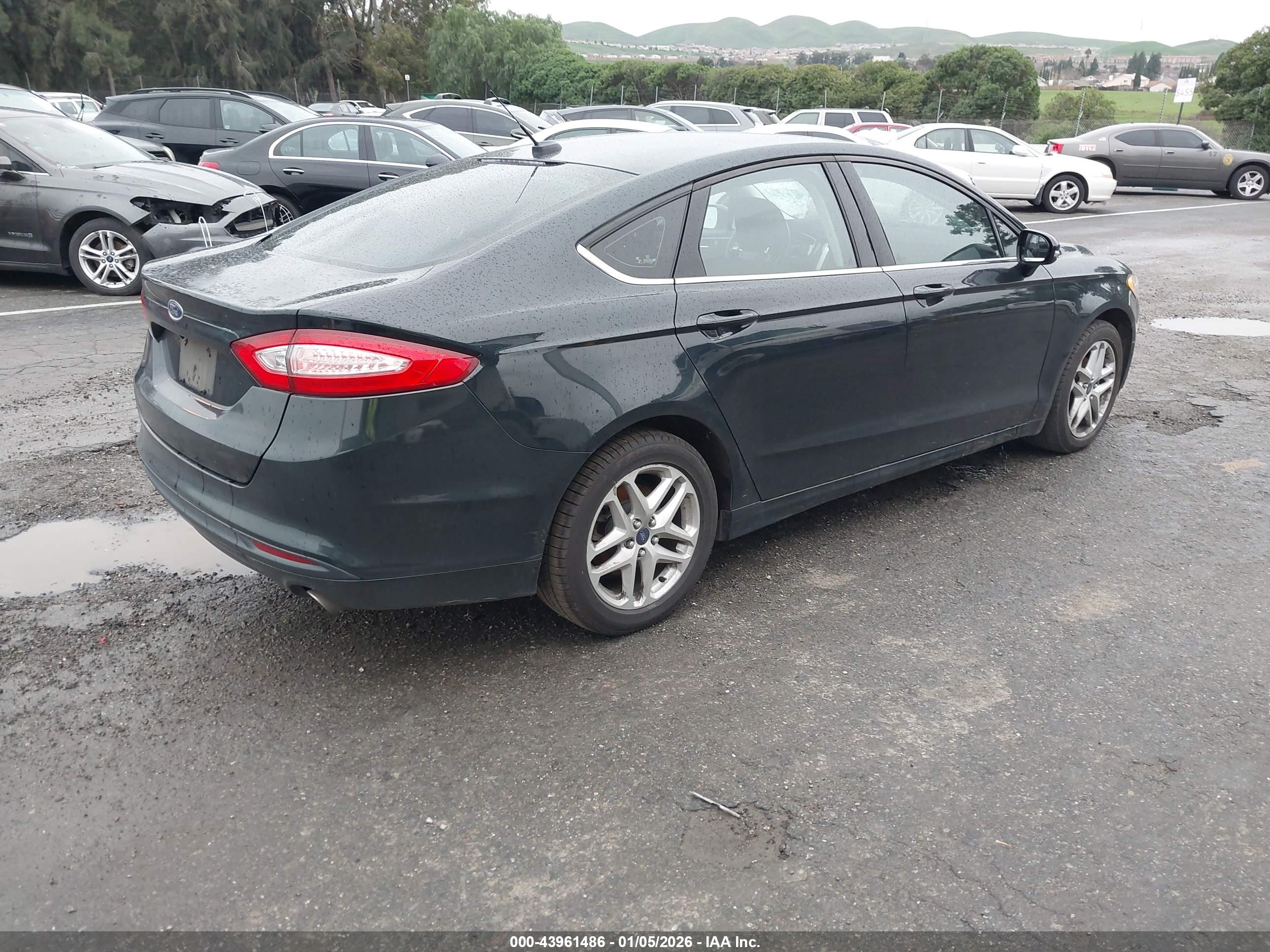 FORD FUSION image 4
