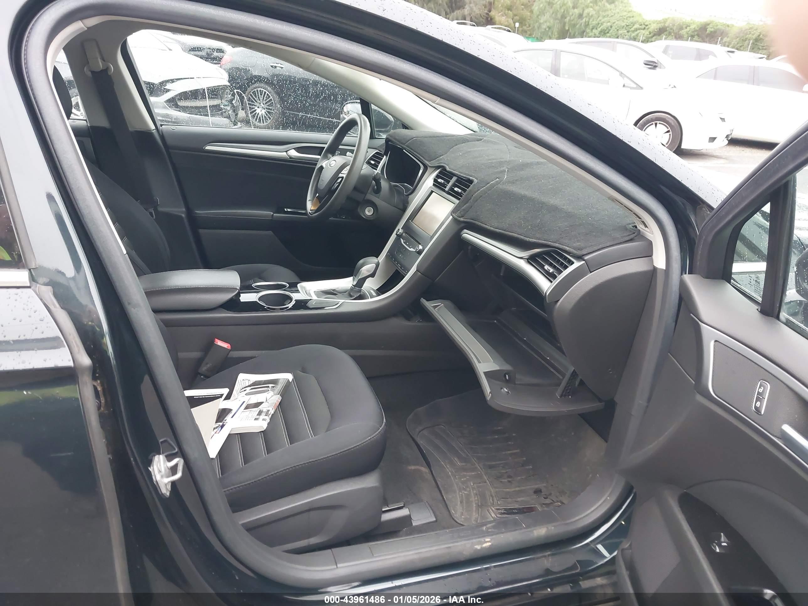 FORD FUSION image 5
