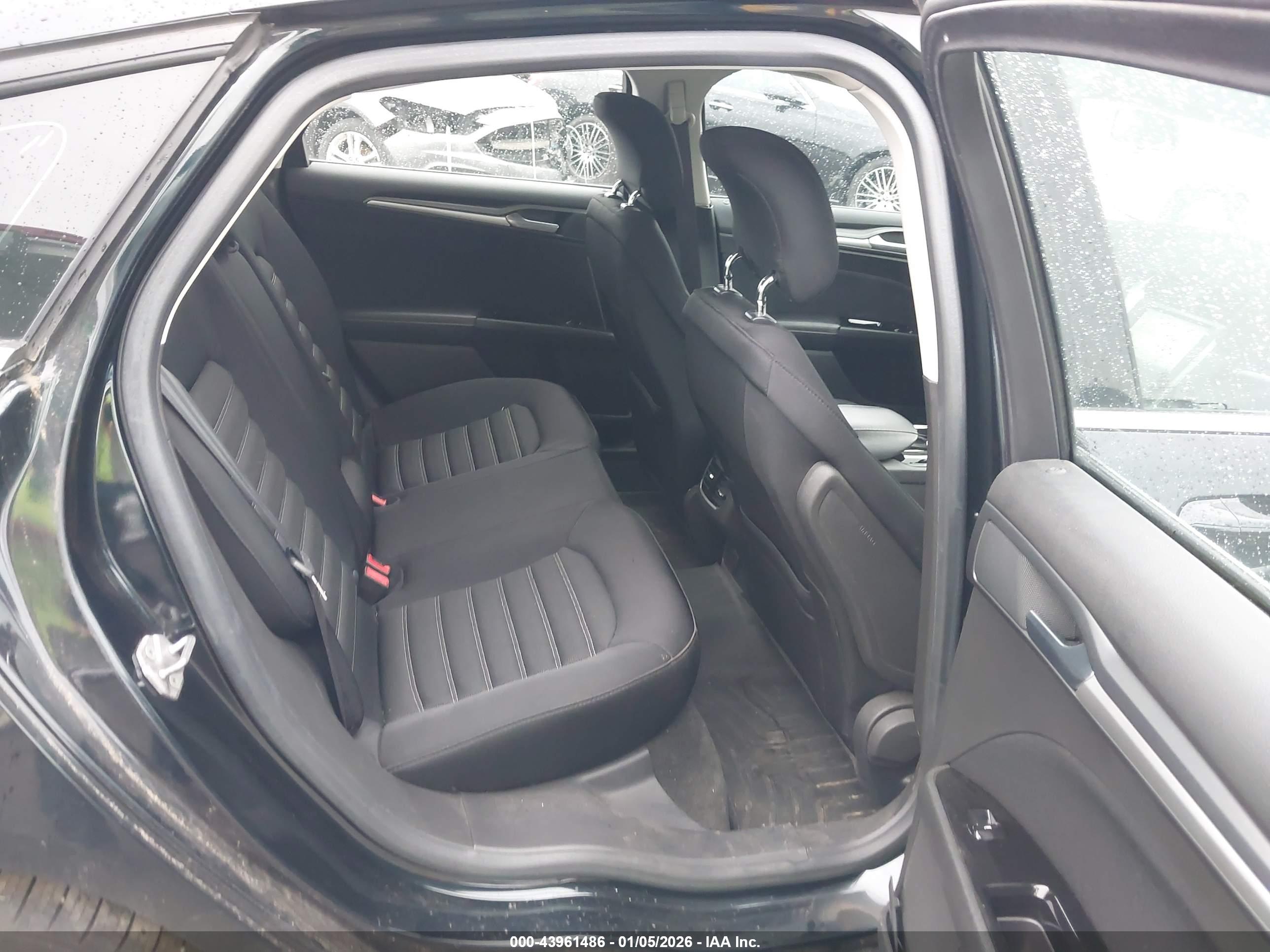 FORD FUSION image 8