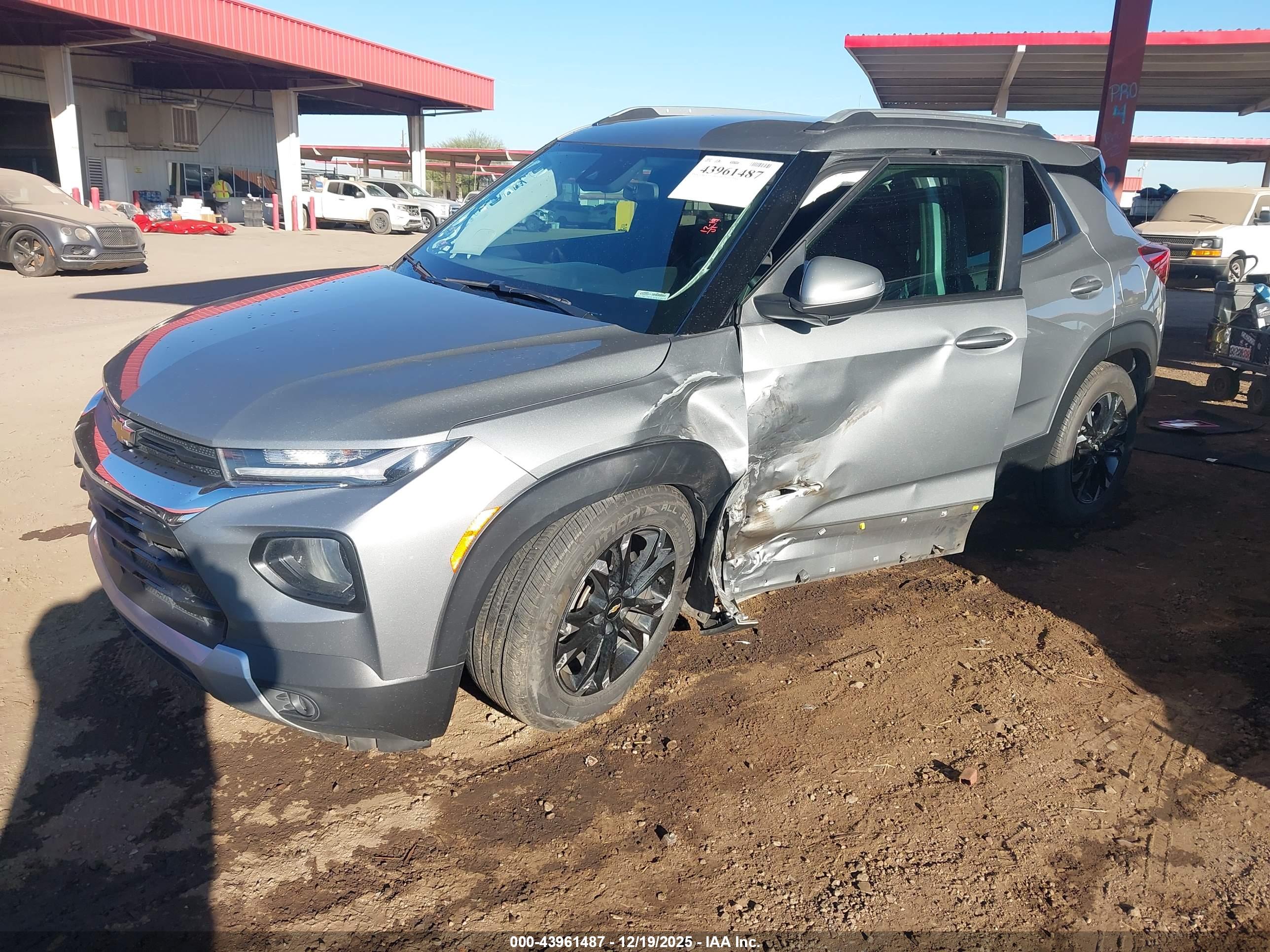 CHEVROLET TRAILBLAZER image 2