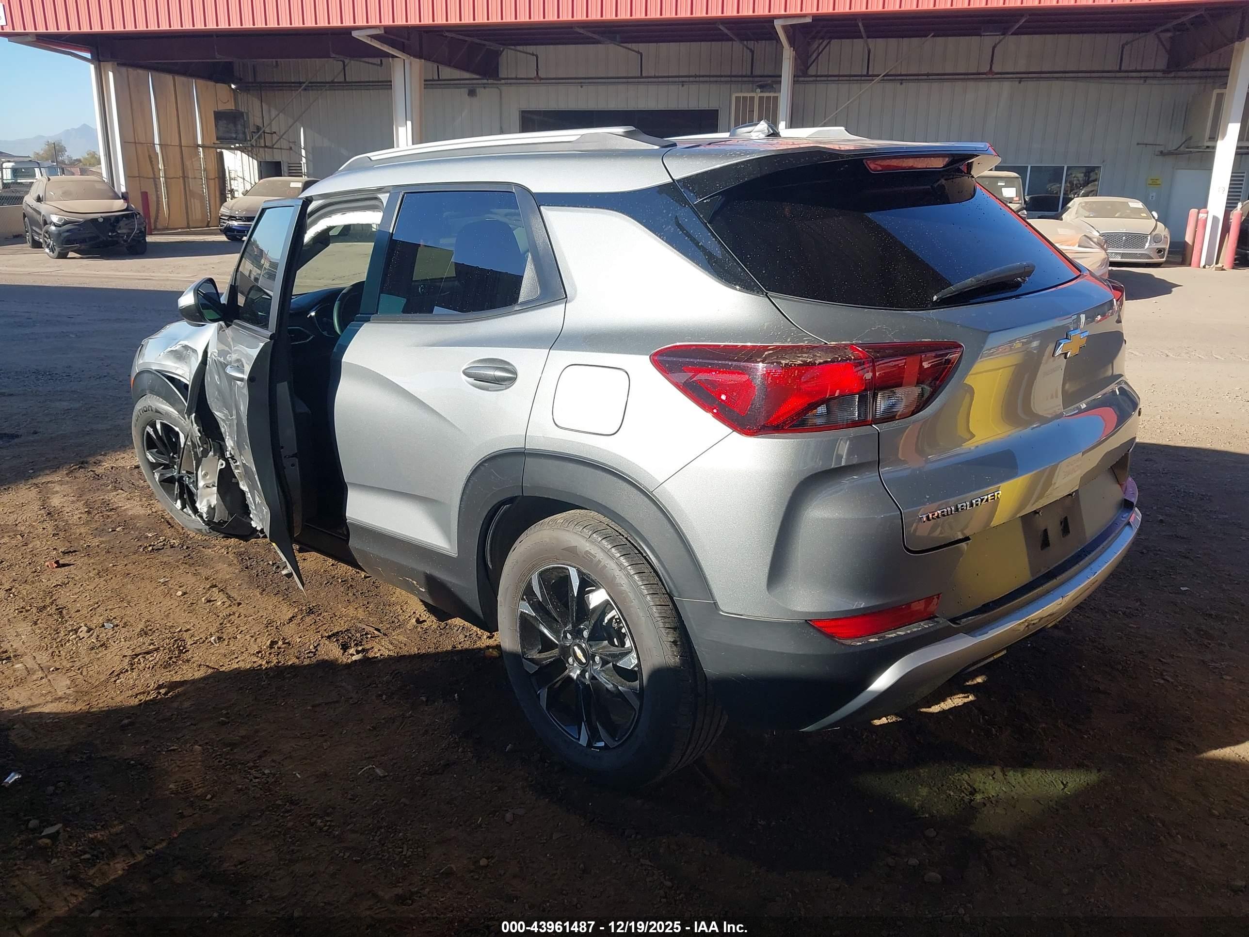CHEVROLET TRAILBLAZER image 3