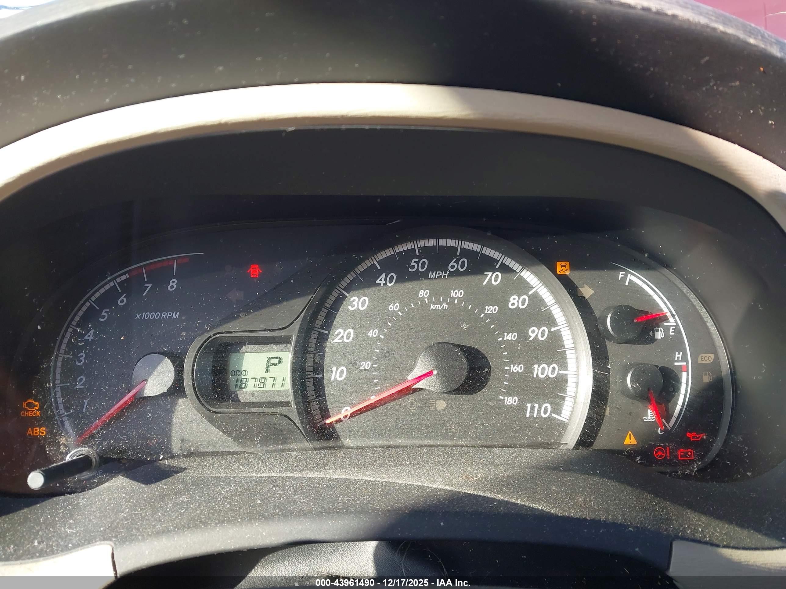 TOYOTA SIENNA image 7