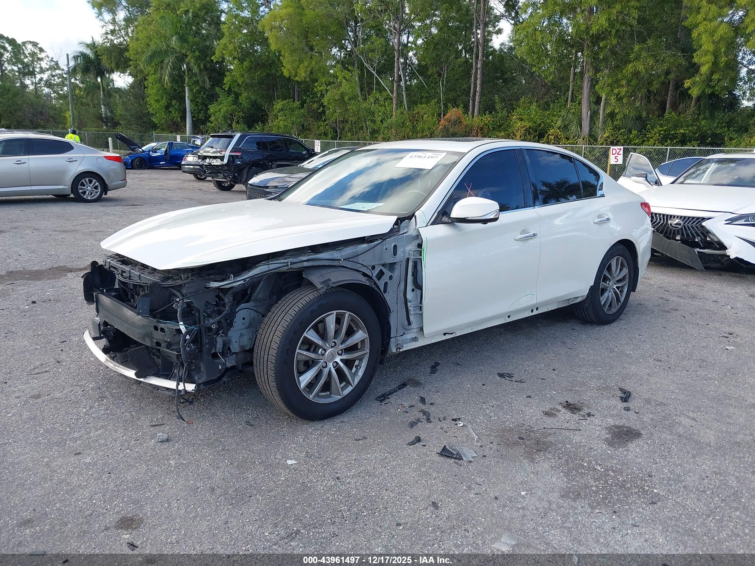 INFINITI Q50 image 2