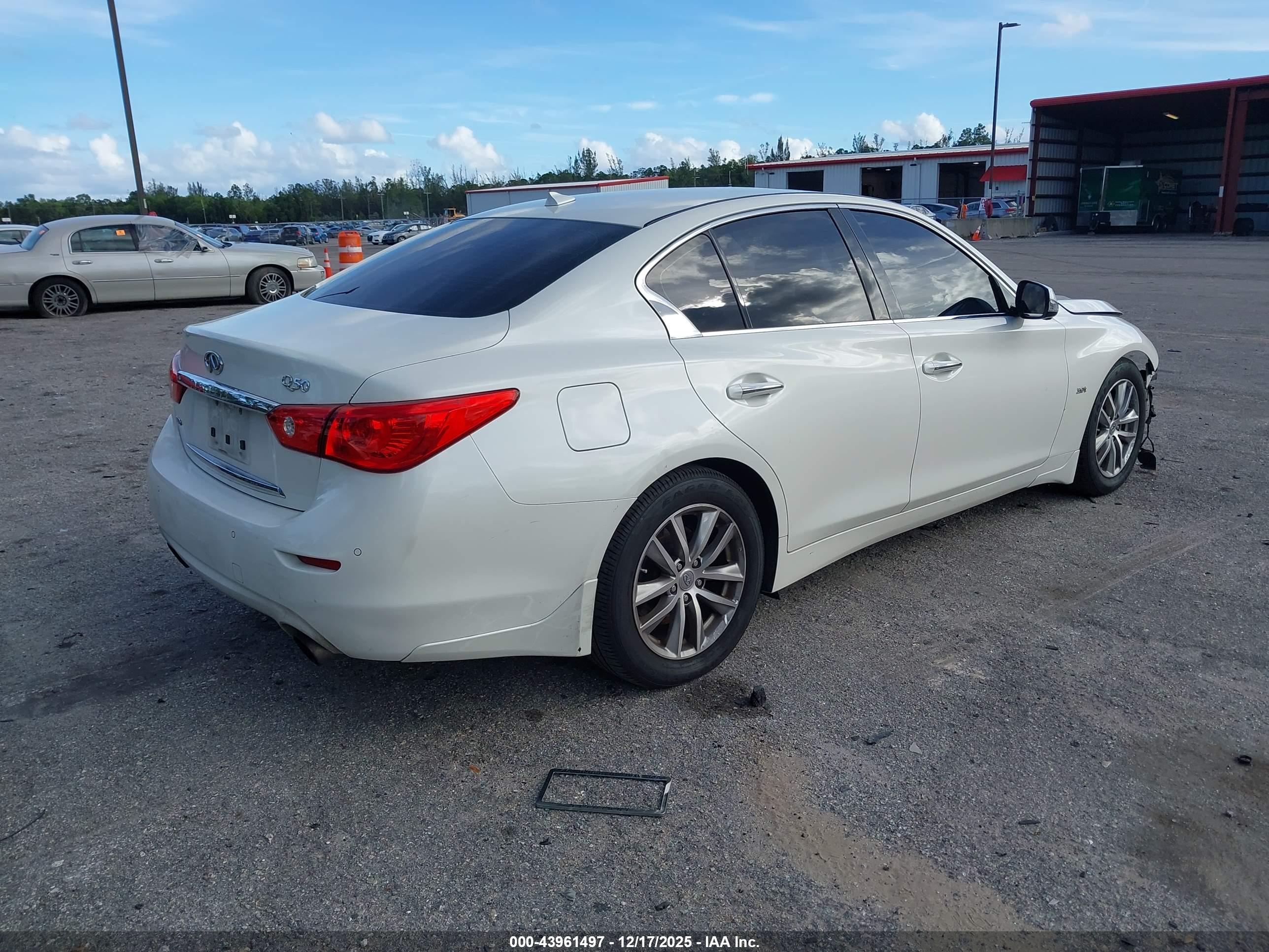 INFINITI Q50 image 4