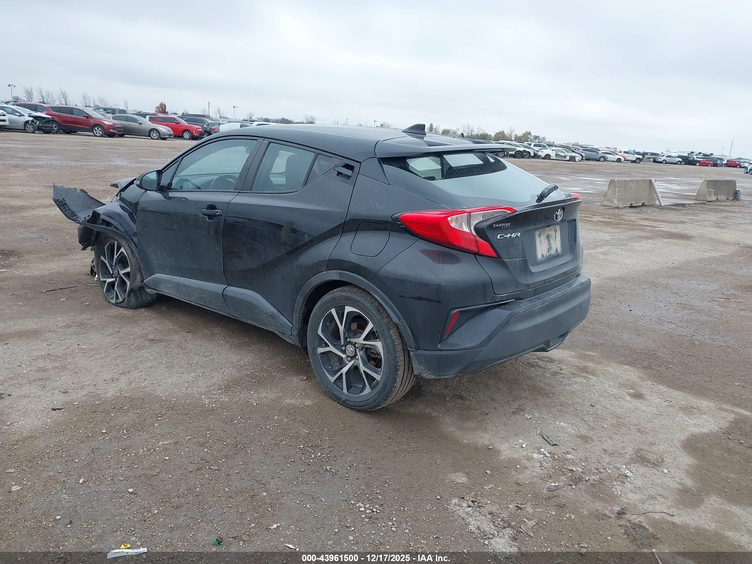 TOYOTA C-HR image 3