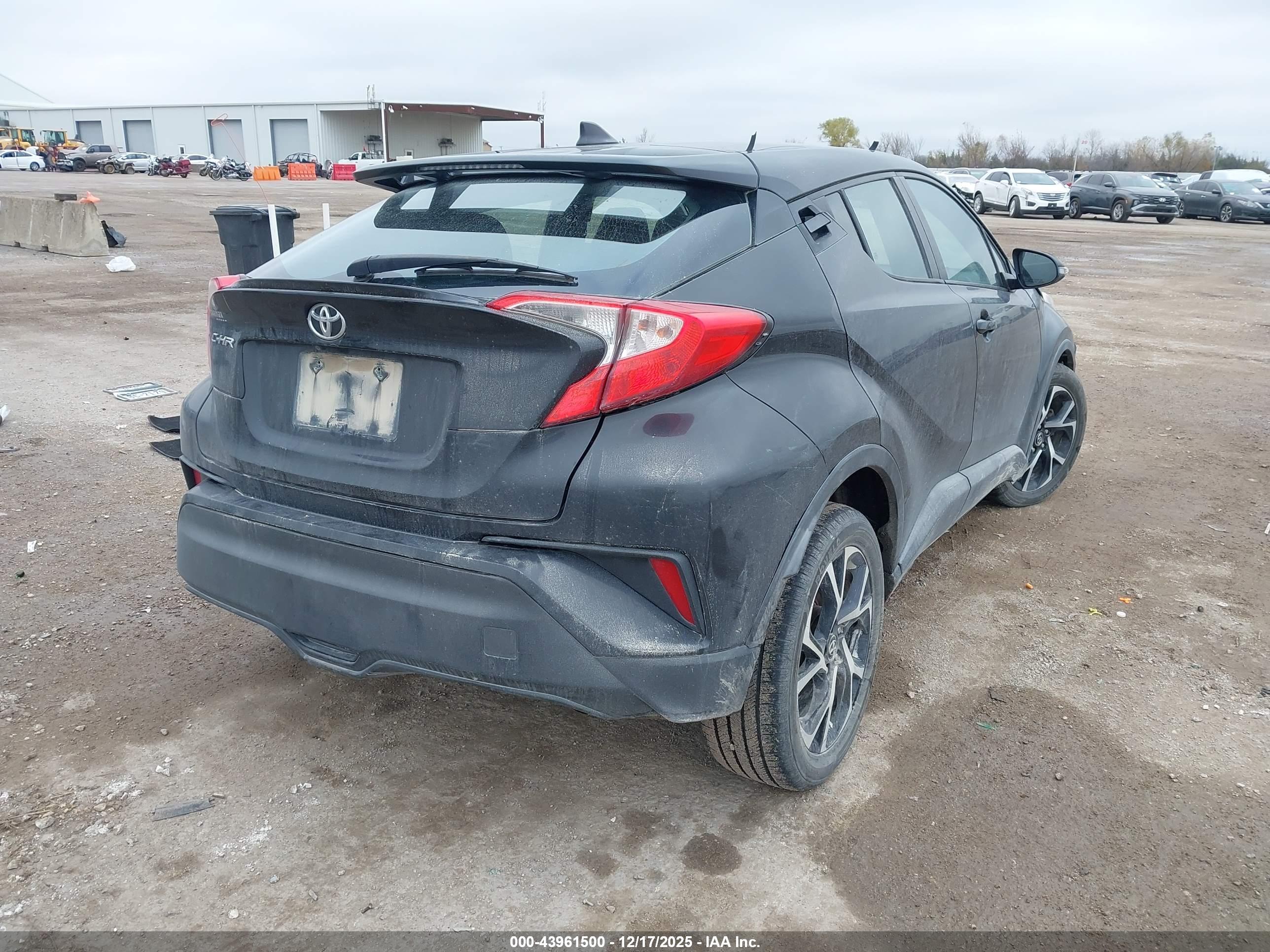 TOYOTA C-HR image 4