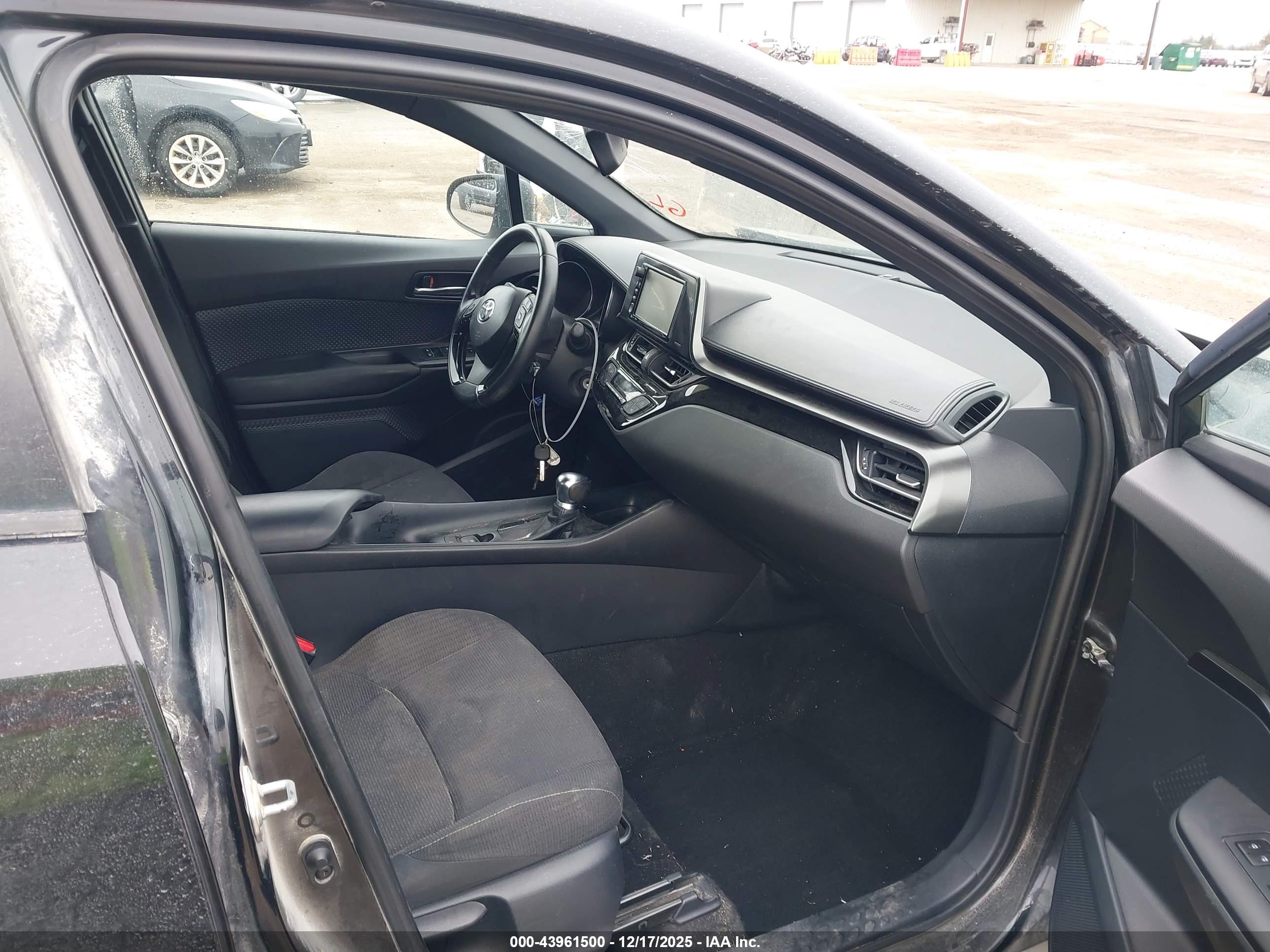 TOYOTA C-HR image 5