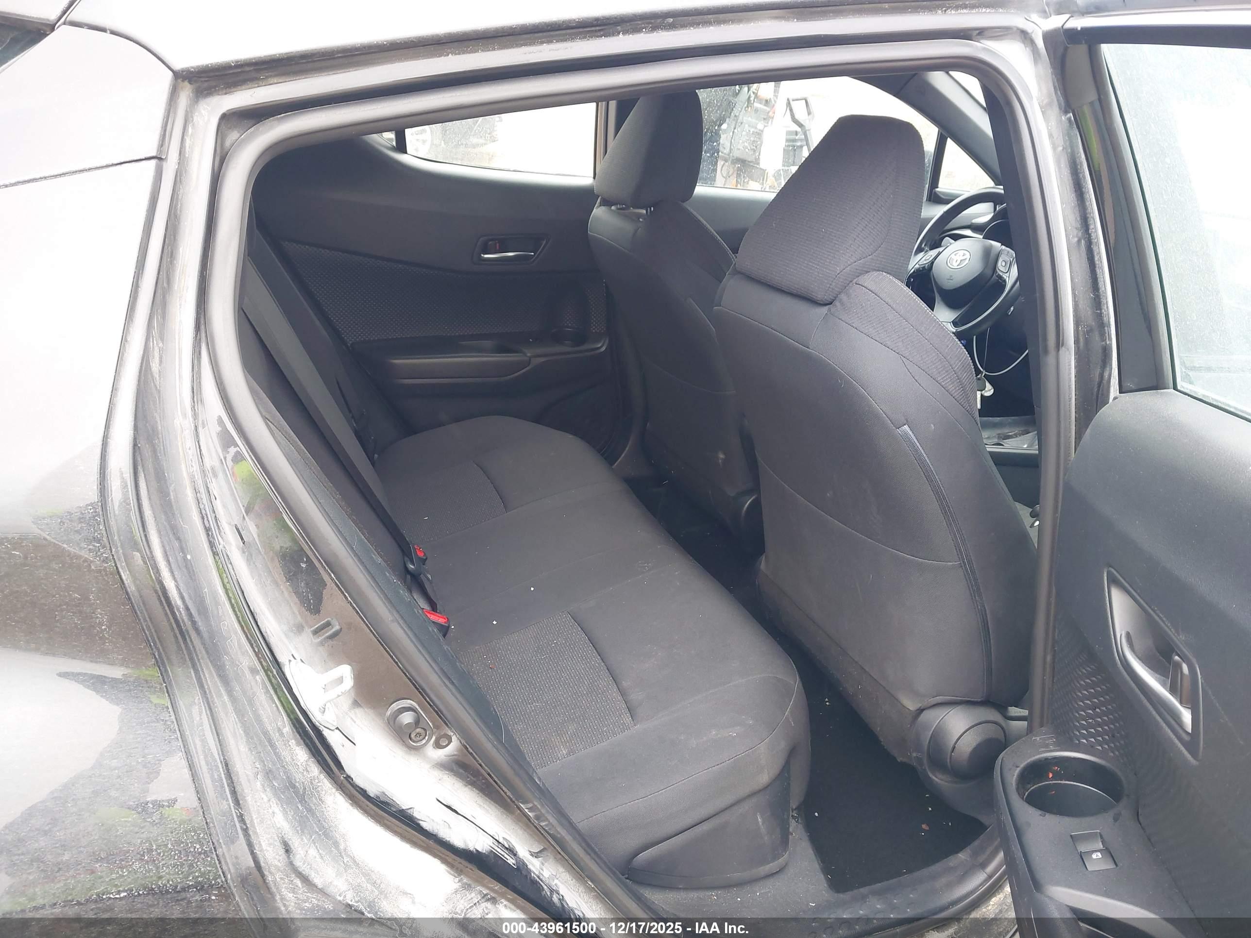 TOYOTA C-HR image 8