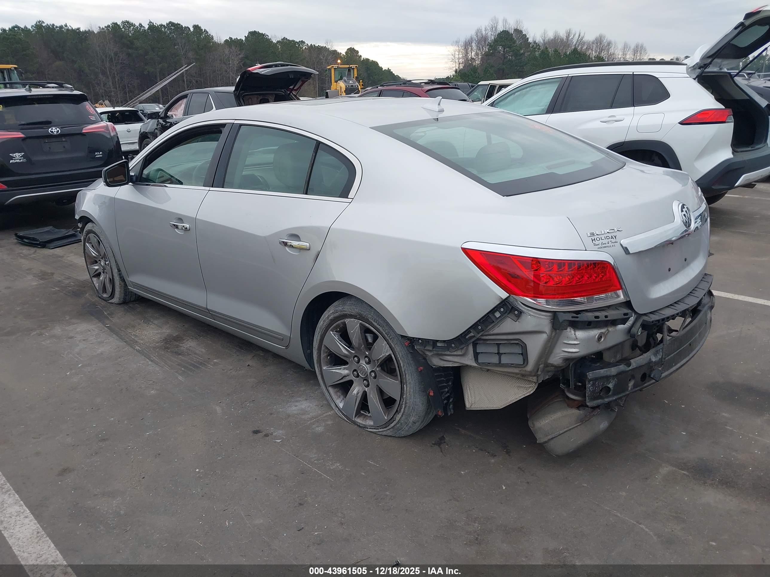 BUICK LACROSSE image 3