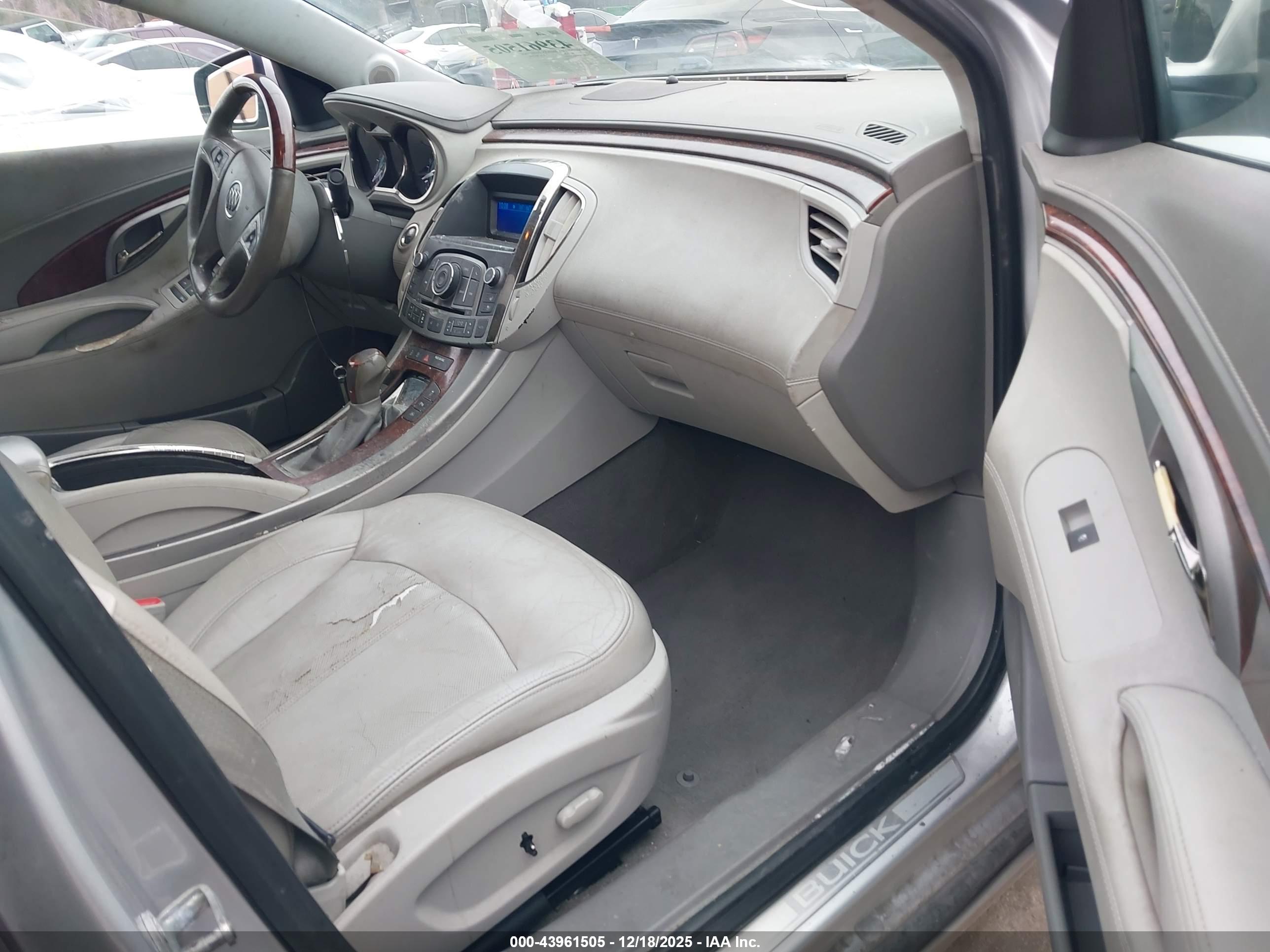 BUICK LACROSSE image 5