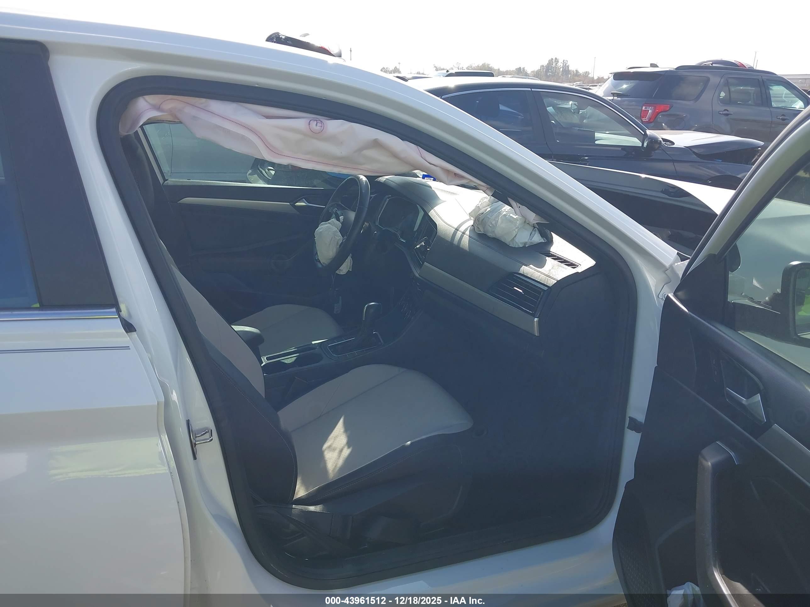 VOLKSWAGEN JETTA image 5