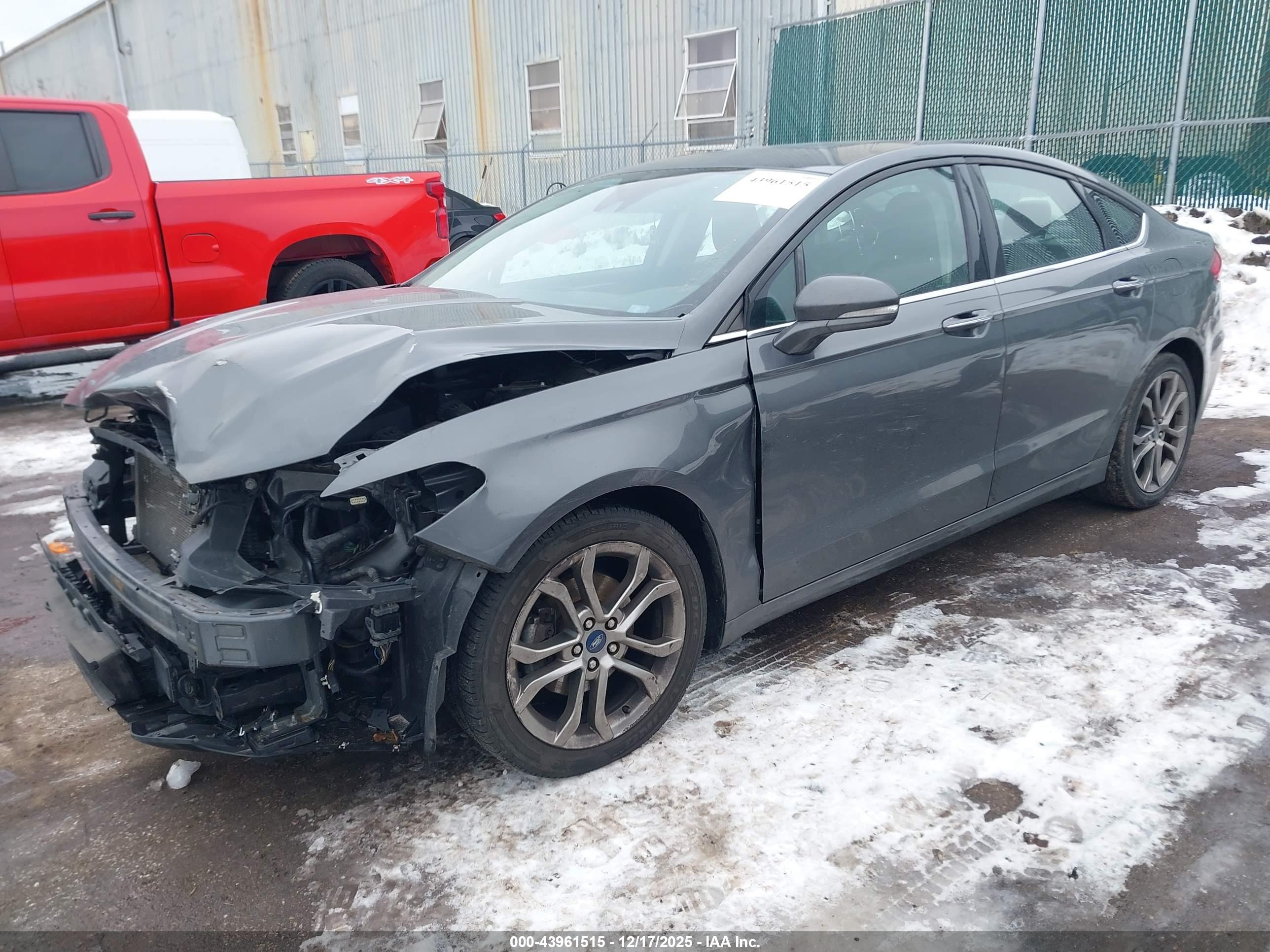 FORD FUSION image 2