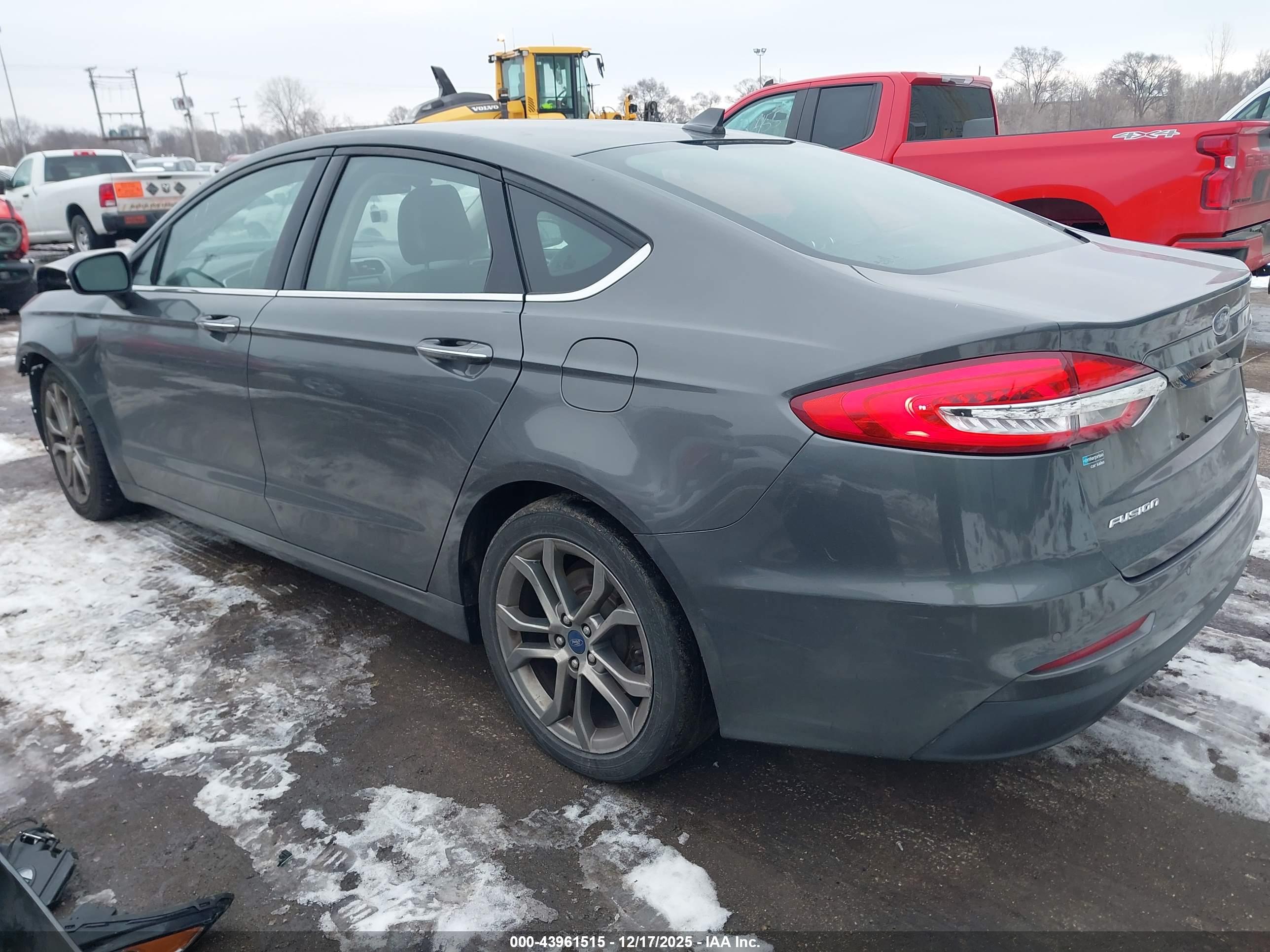 FORD FUSION image 3