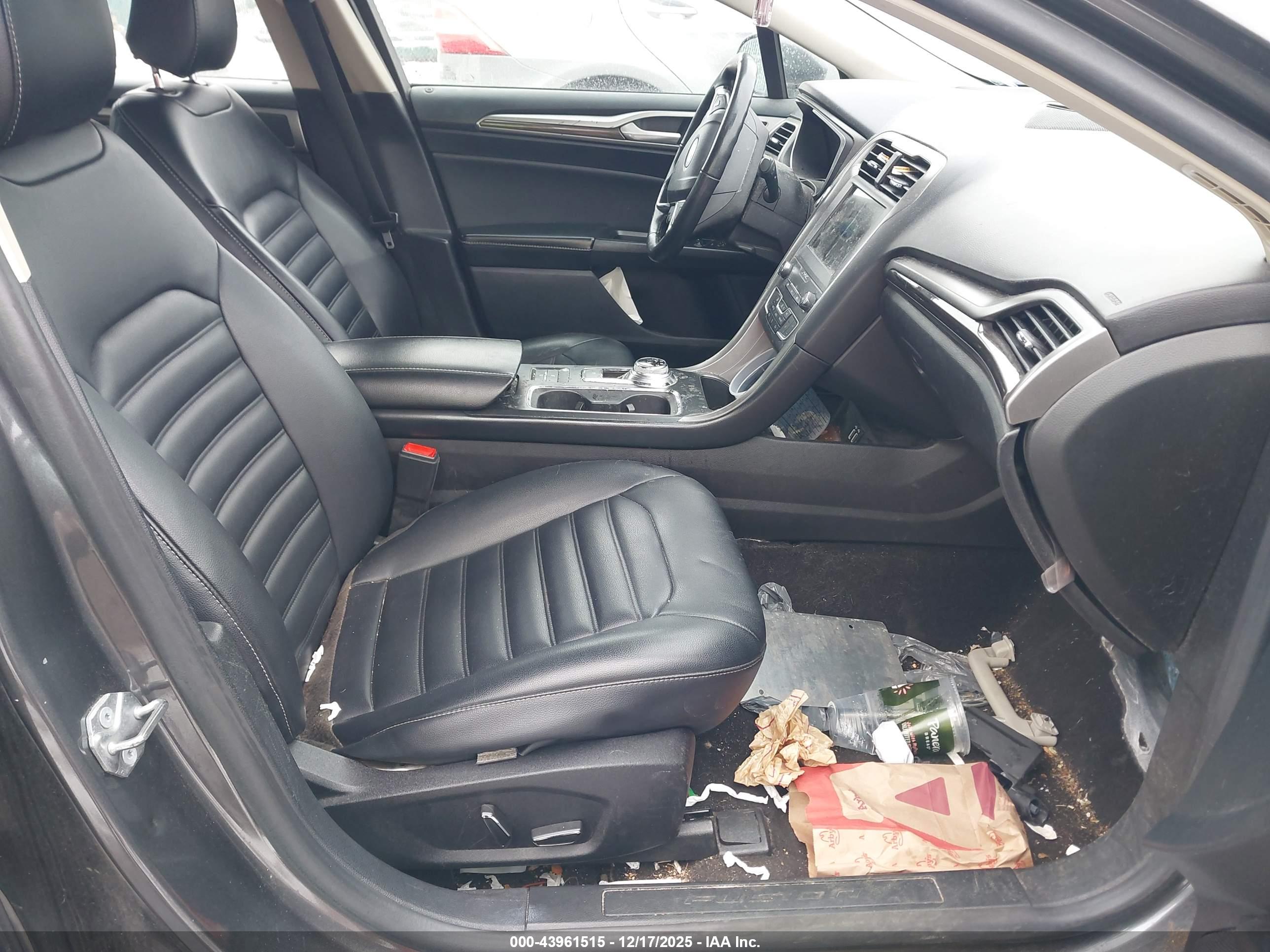 FORD FUSION image 5