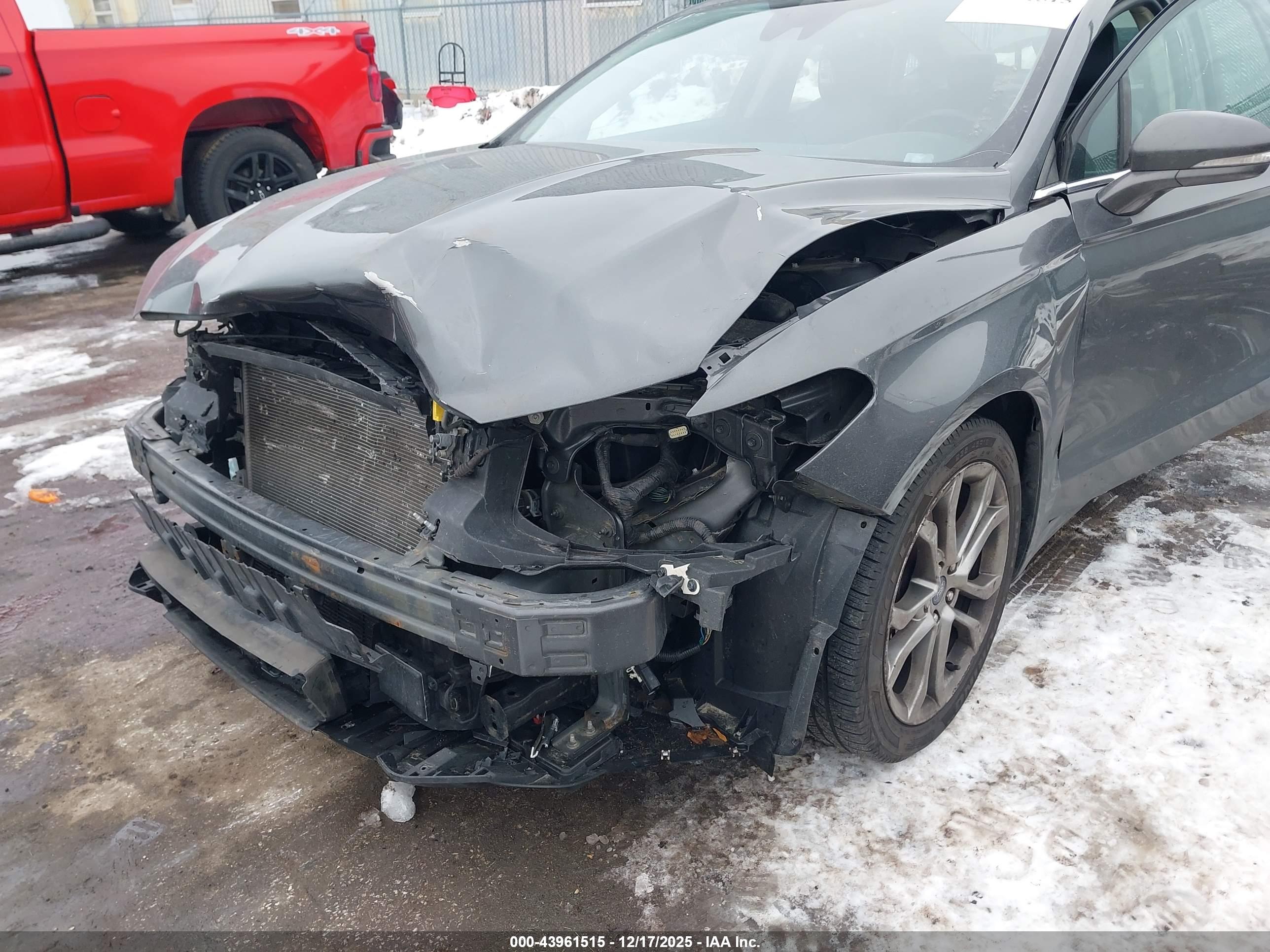 FORD FUSION image 6