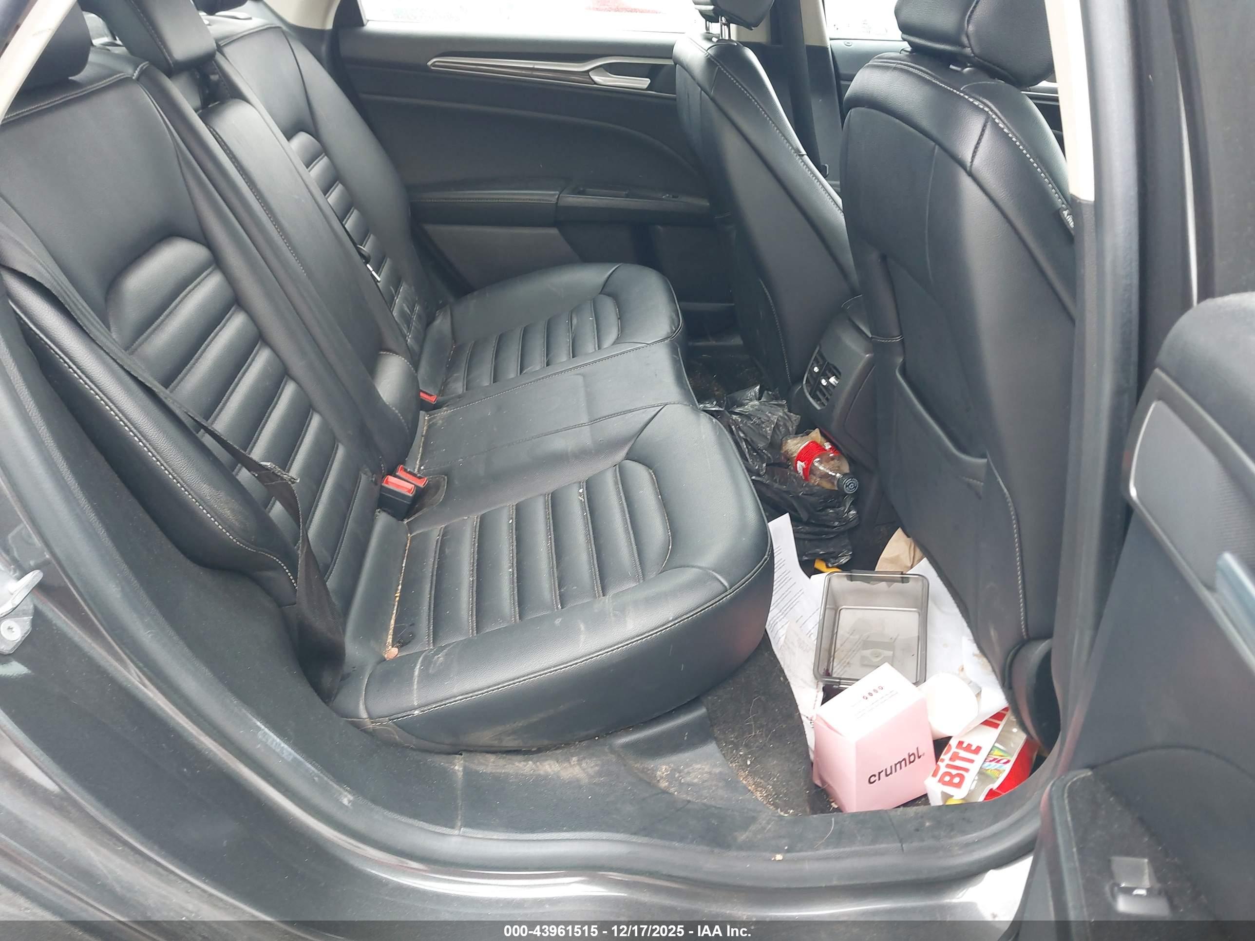 FORD FUSION image 8