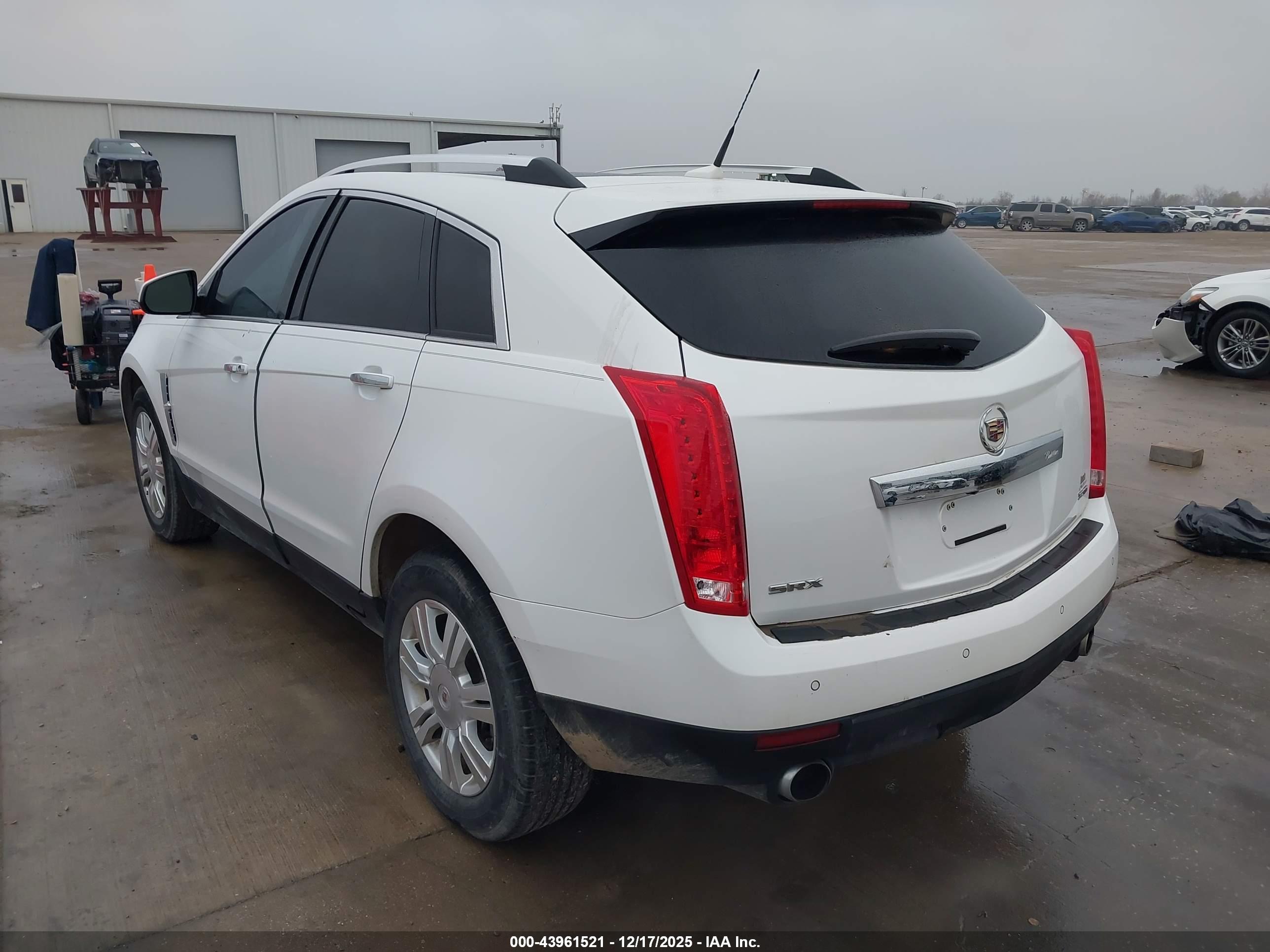 CADILLAC SRX image 3