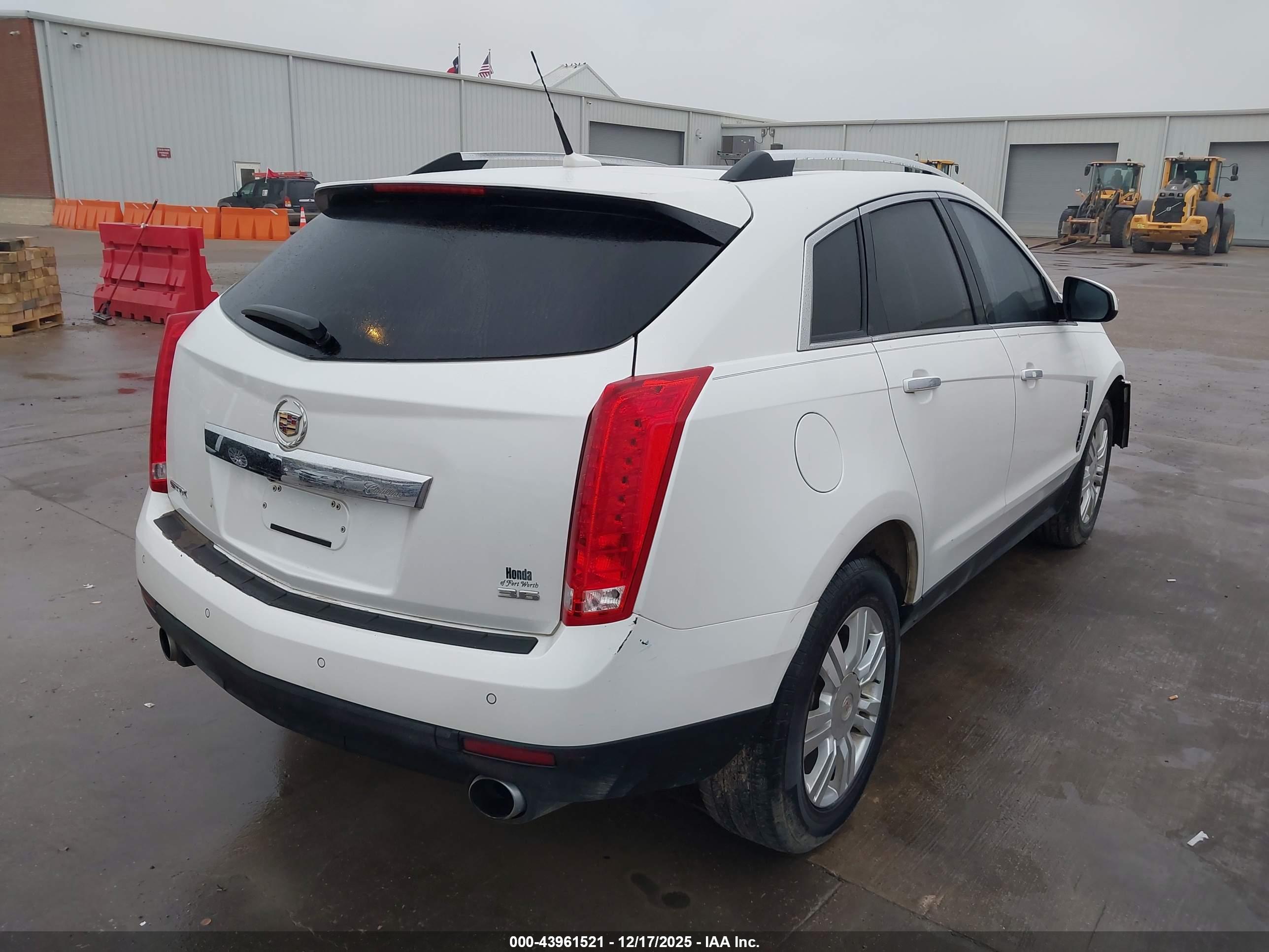 CADILLAC SRX image 4