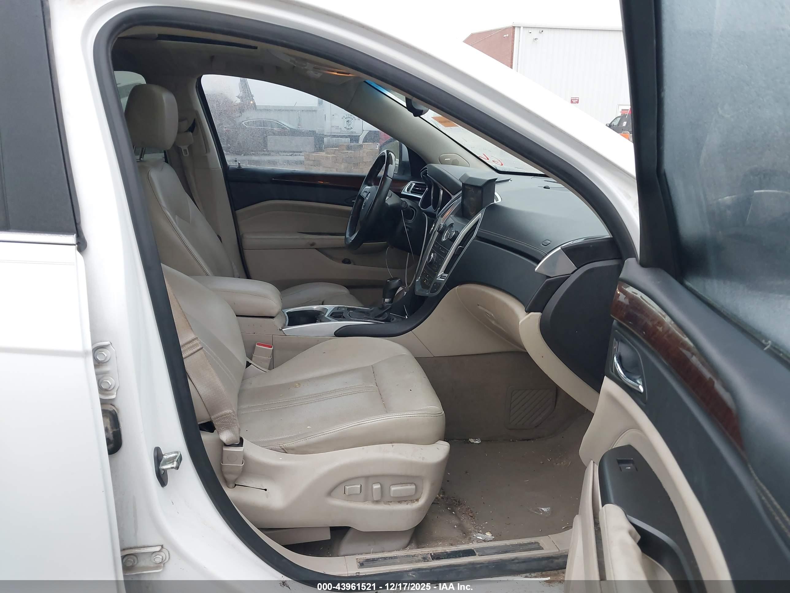 CADILLAC SRX image 5
