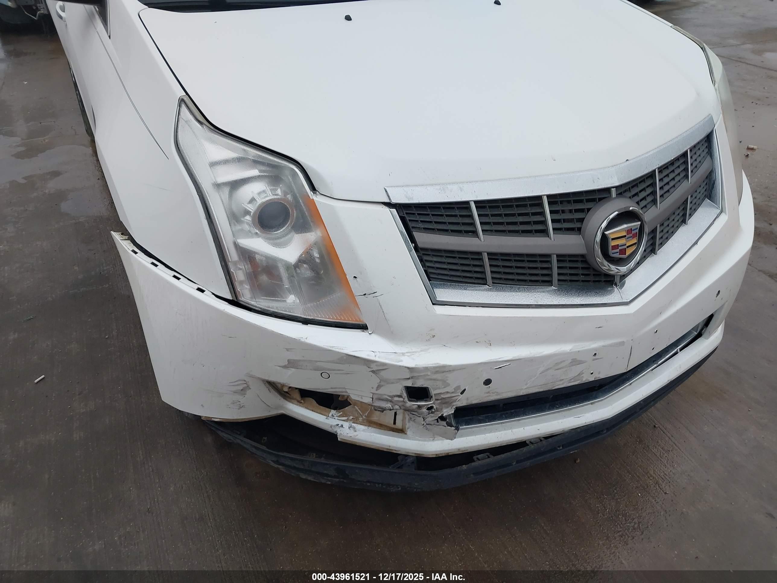 CADILLAC SRX image 6