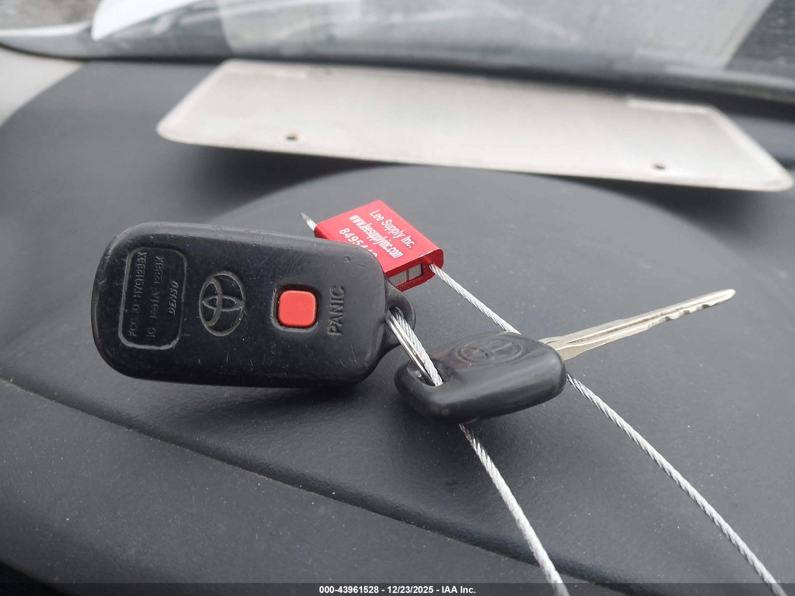 TOYOTA RAV4 image 11