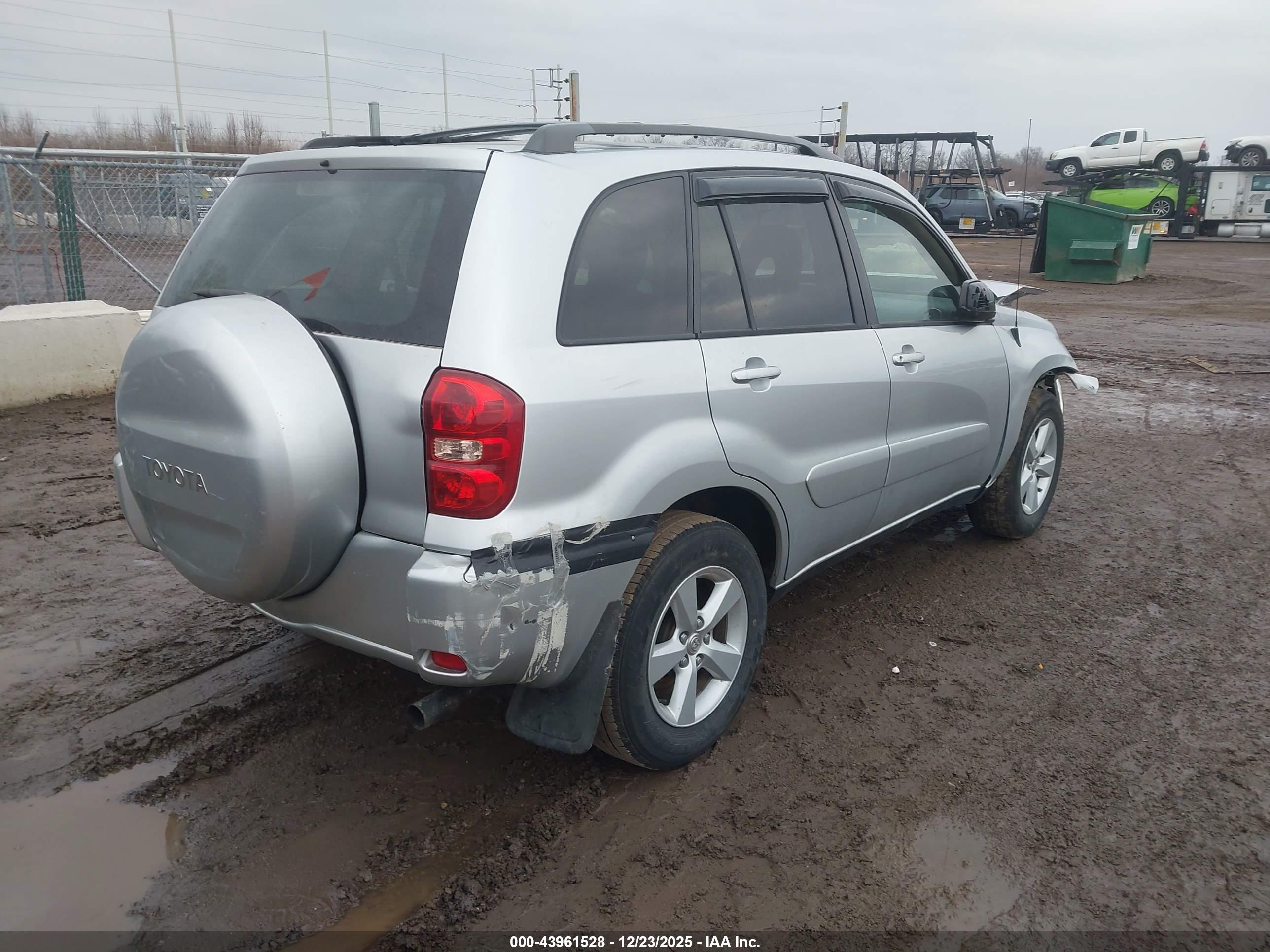 TOYOTA RAV4 image 4