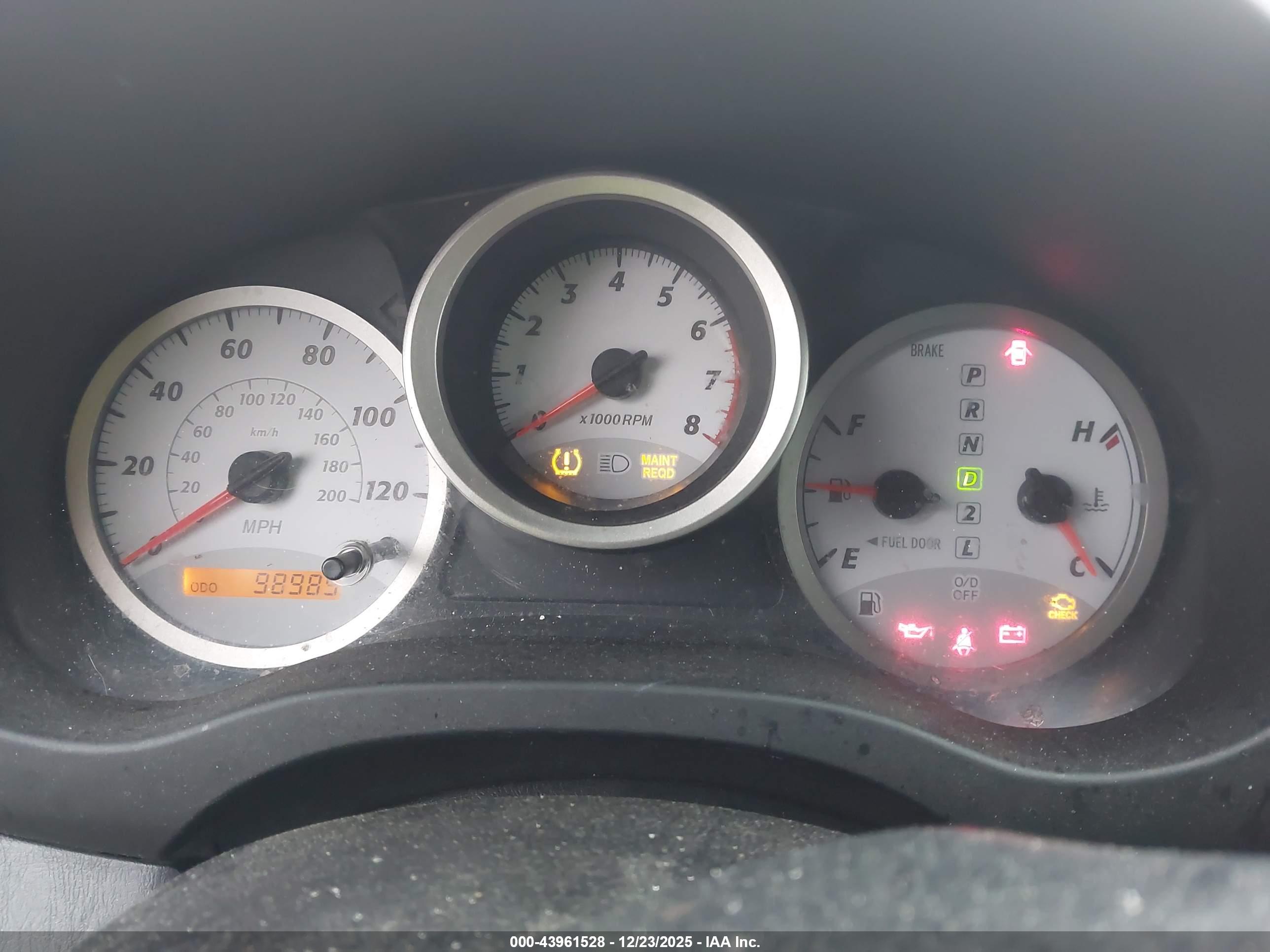 TOYOTA RAV4 image 7